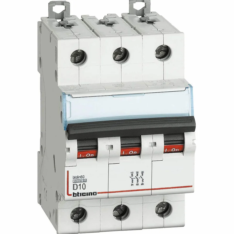 Interruptor magnetotérmico 3P 25 A 6 kA Bticino F83/25