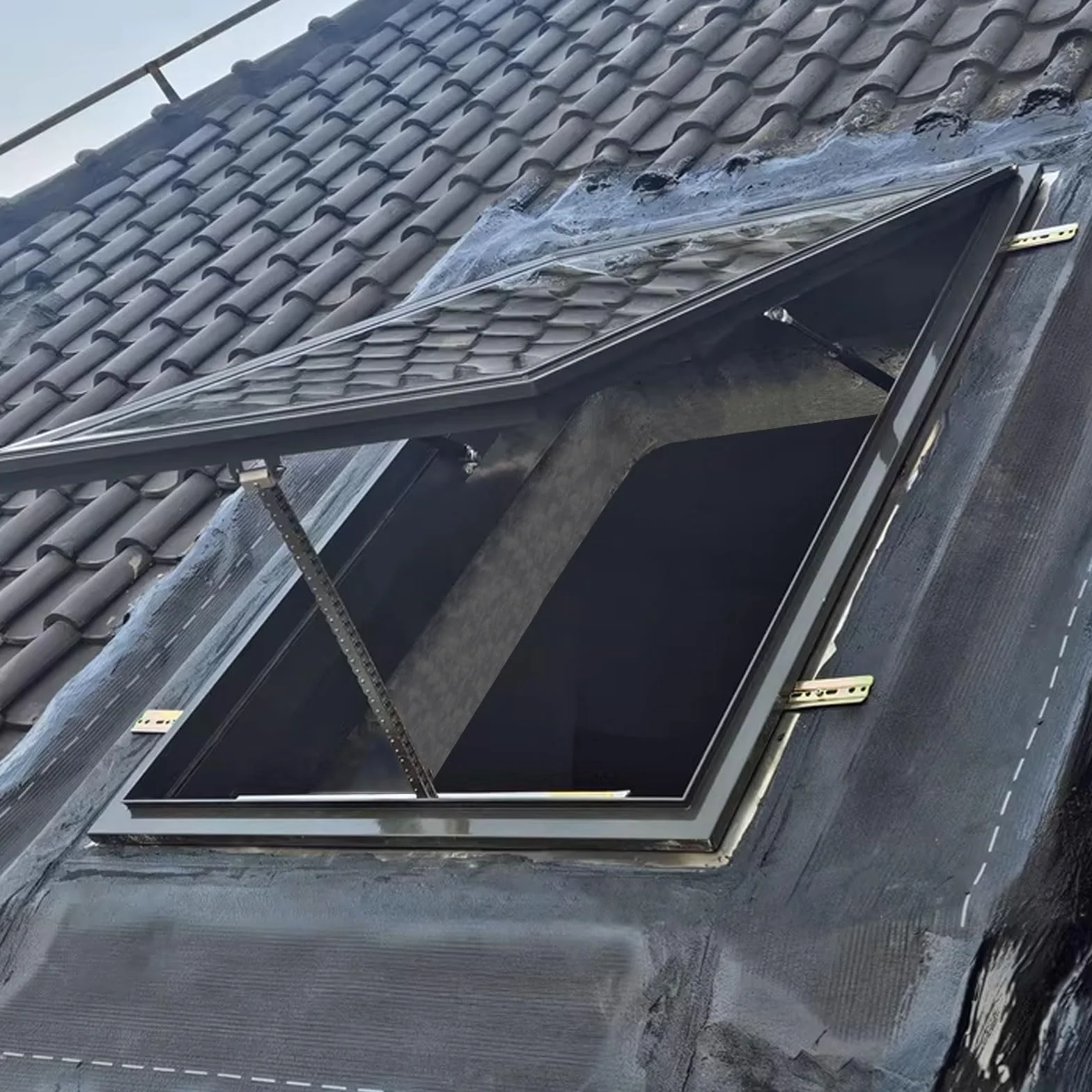 Ventana De Tejado Personalizable Vasistas En Aluminio Con Apertura Eléctrica Elevación a Gas Vidrio Templado De Doble Capa Control Remoto Y Sensor De Lluvia for Invernaderos Sótanos áticos(Brown,75x50