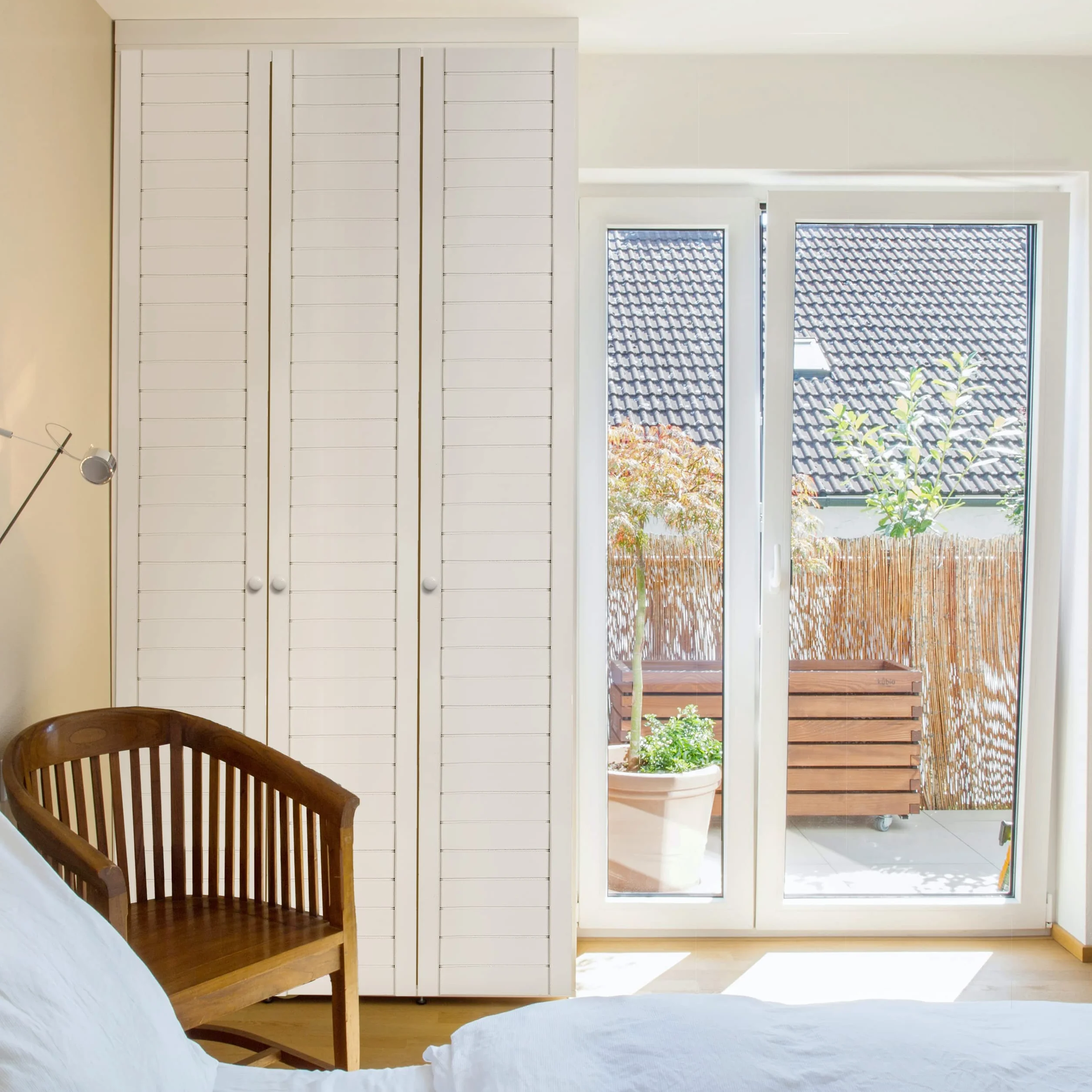 DecoMeister Puertas de Lamas Blancas de Madera Maciza con Tablones Listones Cerrados Para Armario Frente de Mueble Imprimado de Dimensiones 294x766 mm Juego de Cuatro Piezas