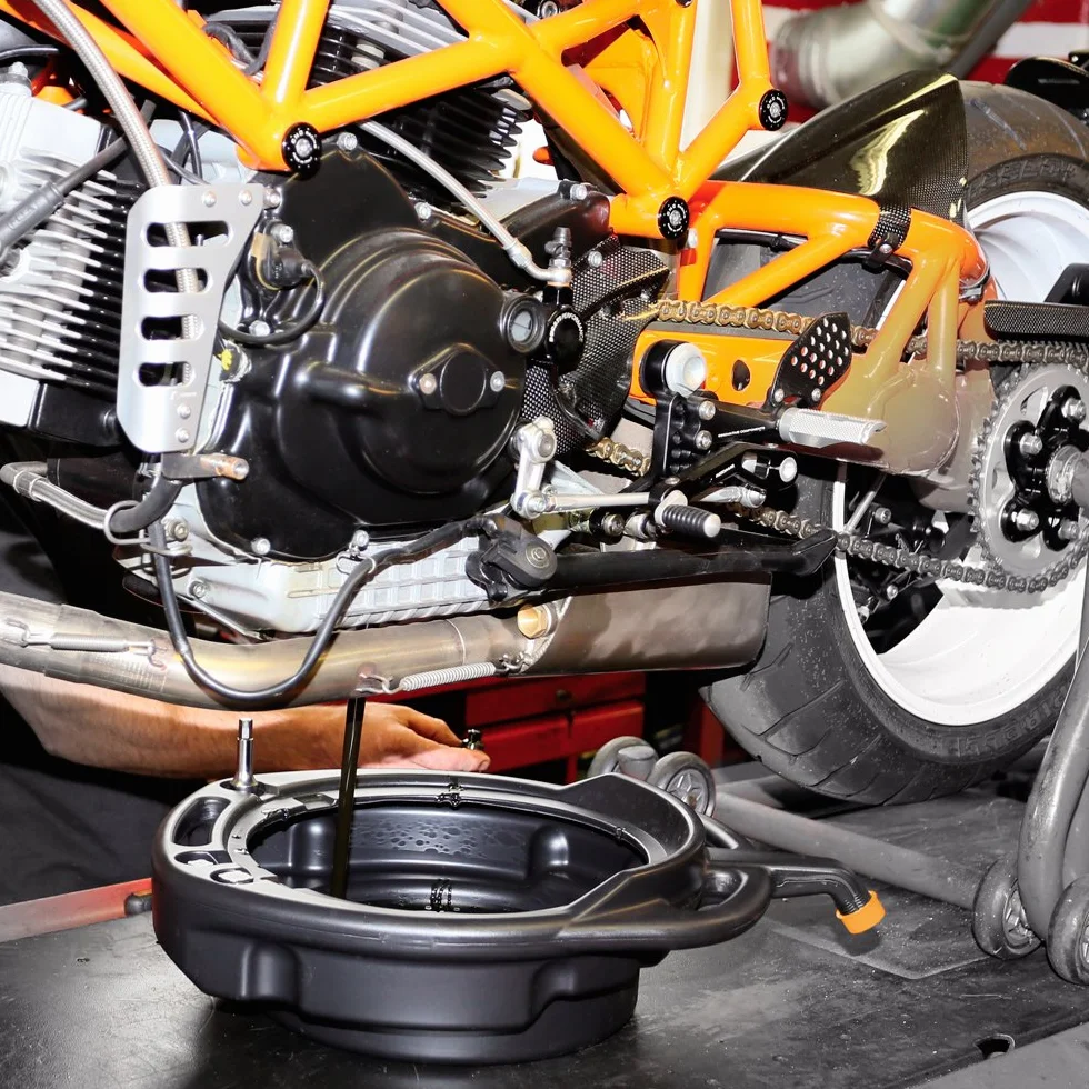 Beta Bandeja de Recuperación de Aceite para Moto 8 Litros - Tapón de Drenaje, Mamparo Interno, 110mm de Altura, 8L de Capacidad
