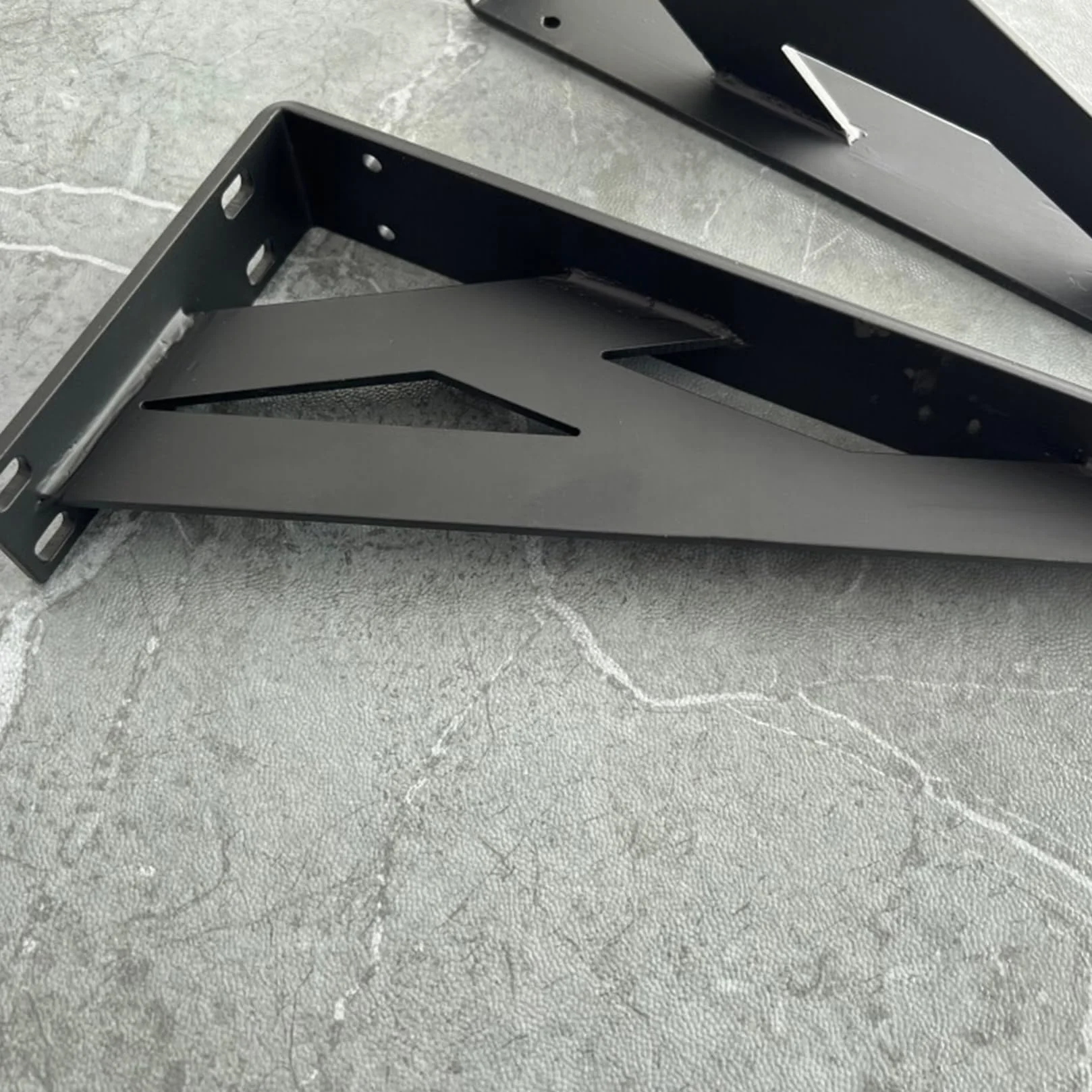 2 Piezas Soportes para Estantes de Pared, Escuadra para Estanterías,Soporte para Estanterías Pesados,Soportes Estantes Triangulares de 90 Grados Angular,con Tornillos (60cm)