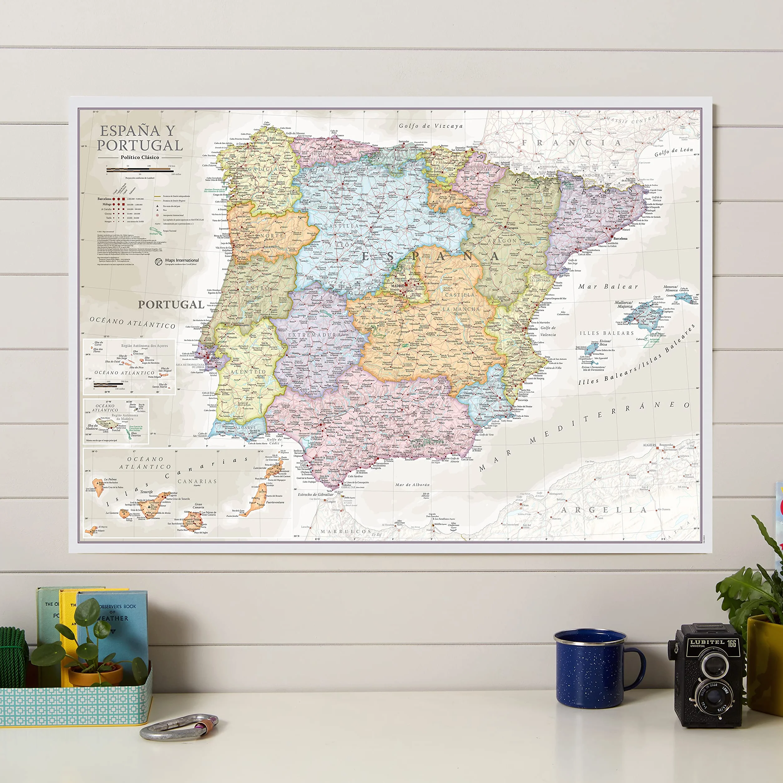 Póster del Mapa Mundi + REGALADO: Un Mapa de España y Portugal | Diseñando Mapas para 50 años | Maps International - Detalles Cartográficos |Colores clásicos