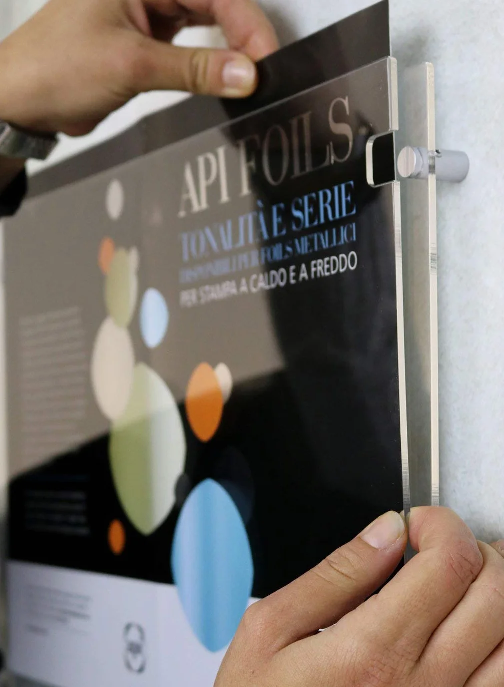 Placa de metacrilato de pared con bolsillo abatible A4 vertical 21x30 cm soporte para alertas y folletos