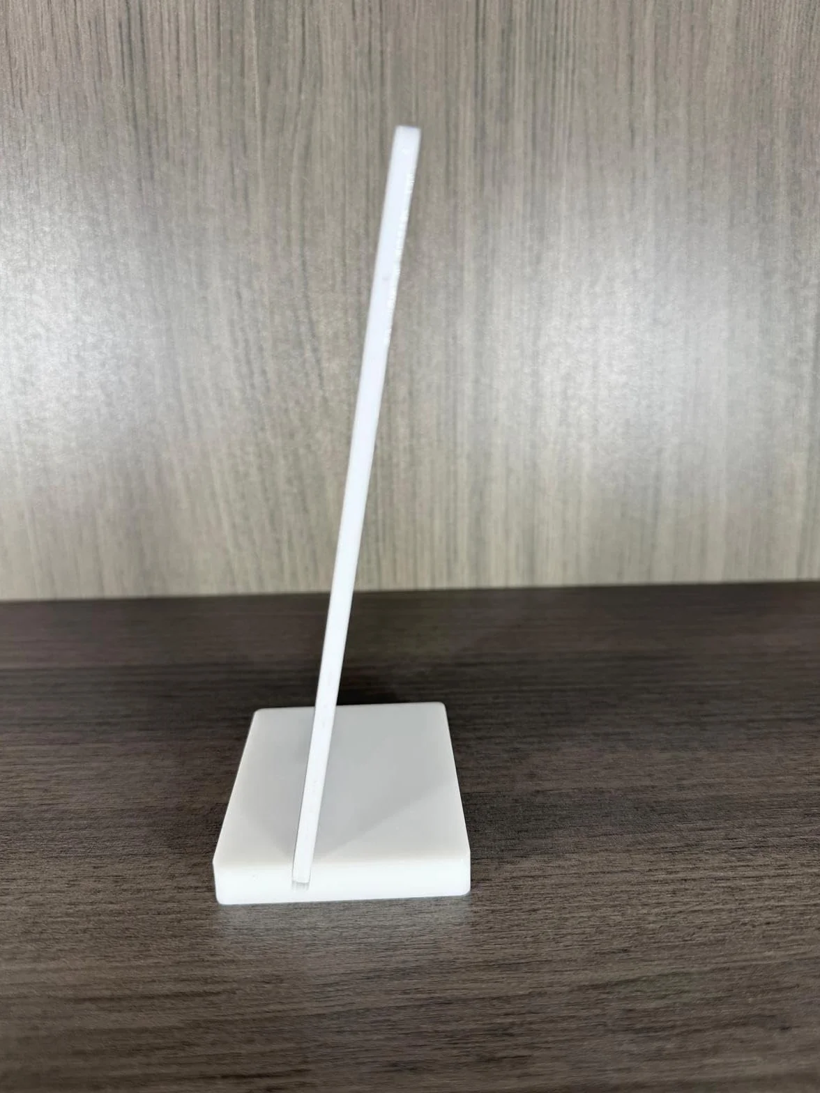 Placa NFC y código QR con soporte vertical para comentarios de Google - 15x7 cm - Ideal para letreros y restaurantes, soporte vertical (blanco)