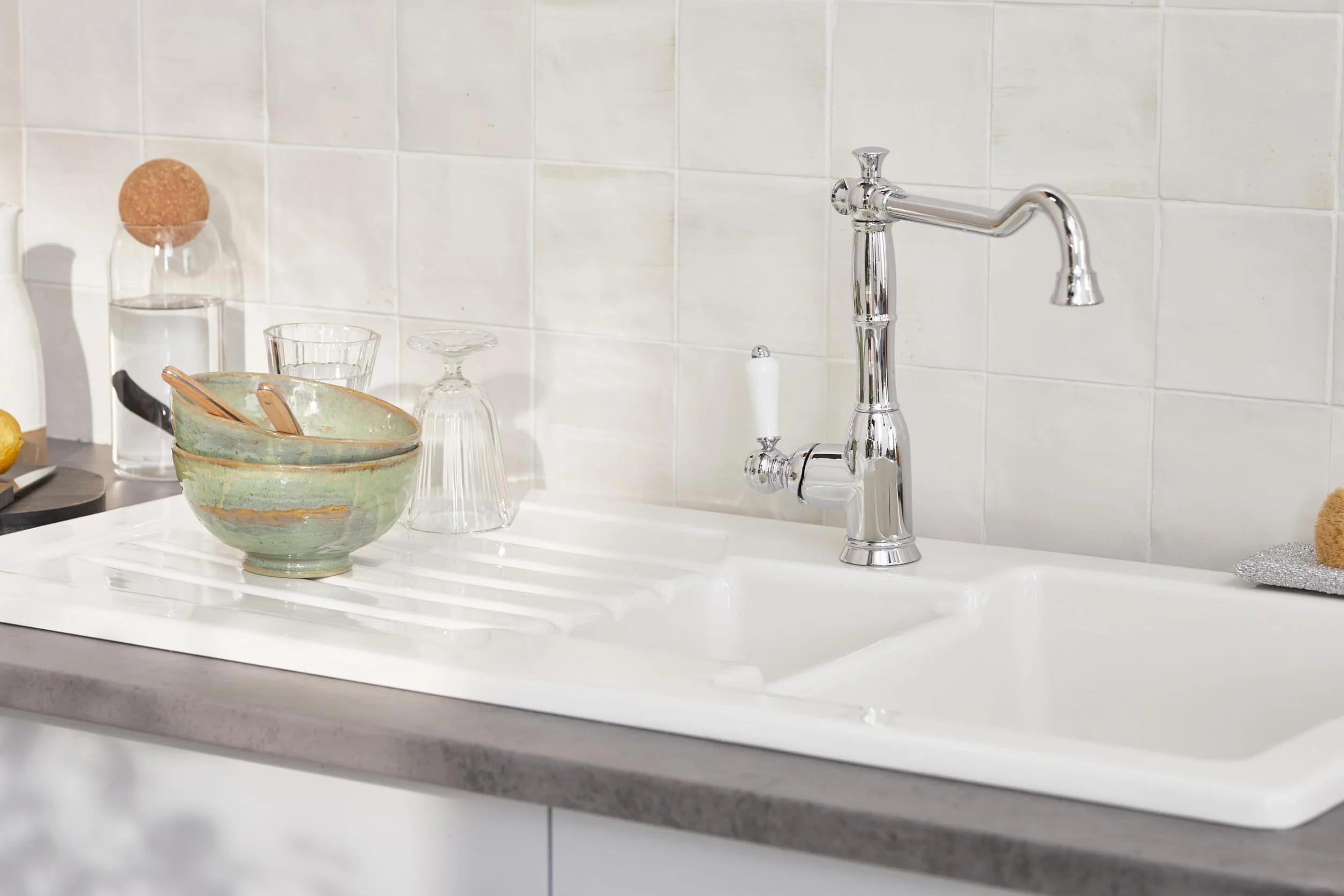 JACOB DELAFON Fregadero Cerámico de Cocina con 1,5 Pozas Muy Duradero e Higiénico Fácil Limpieza y Mantenimiento Reversible (Grifería a Izquierda o Derecha) Medidas 100x50 cm Color Blanco ESC02-00