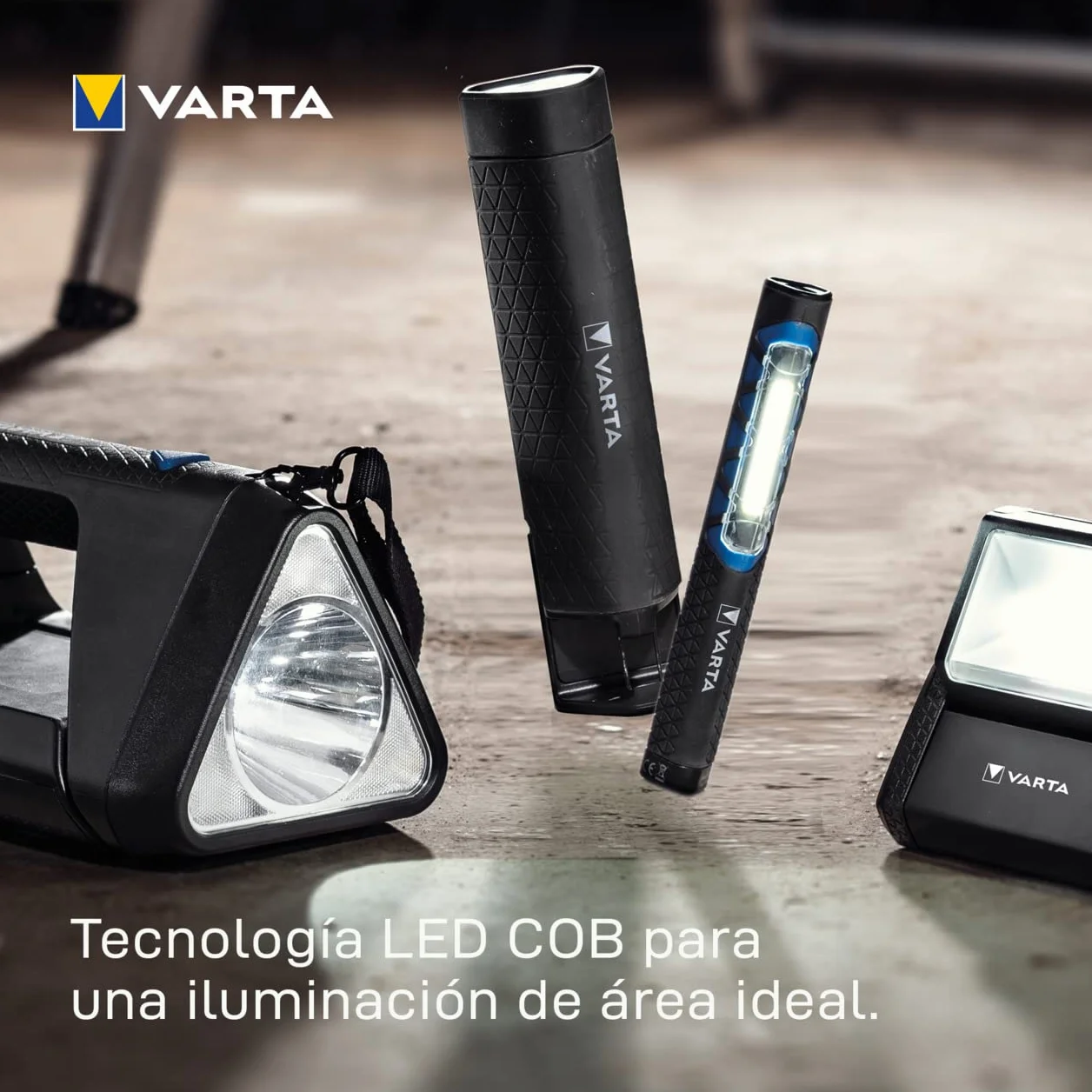 Varta 18684101401 Lámpara de Mano Flexible, 3600 W, Negro, Talla Única | Lámpara de trabajo con 3 modos de luz, 550 lúmenes, IPX4, micro USB, foco para iluminación específica