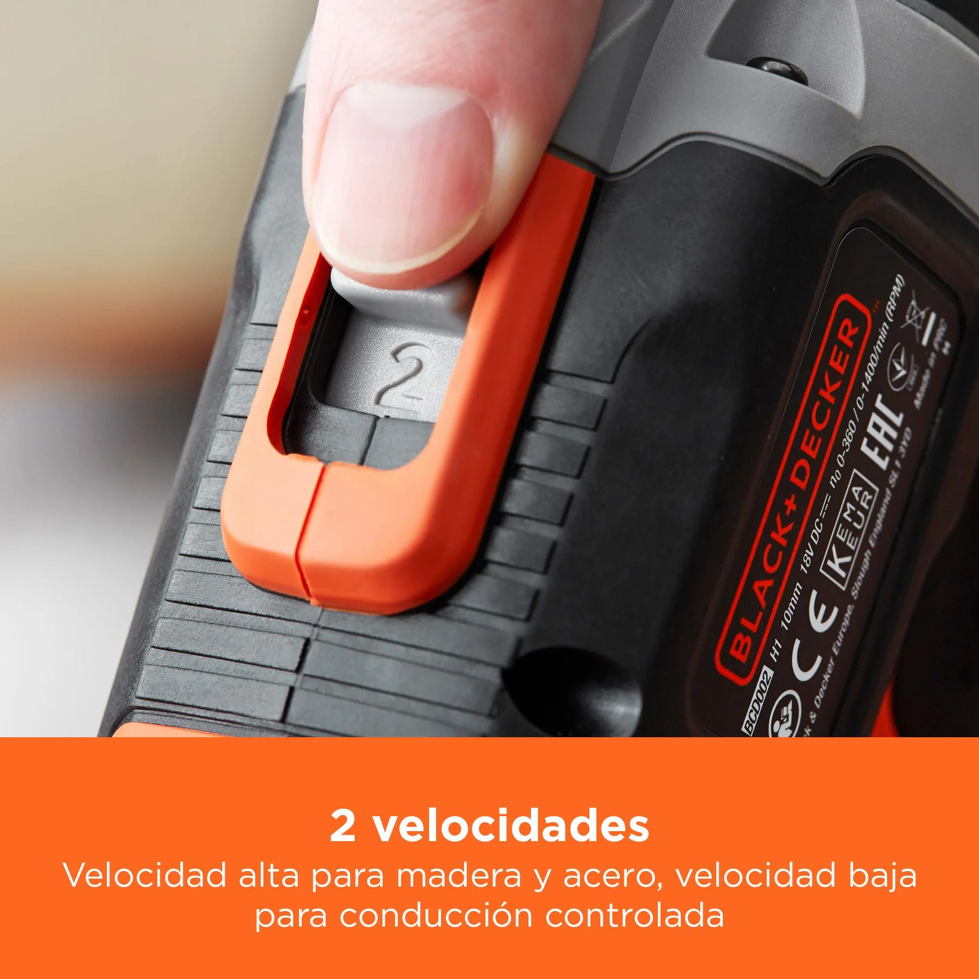 BLACK+DECKER Taladro percutor inalámbrico de 18V y 2 velocidades con dos baterías de 1,5Ah y cargador de 400mA, par de 45Nm, luz de trabajo LED y maletín, BCD003C2K-QW