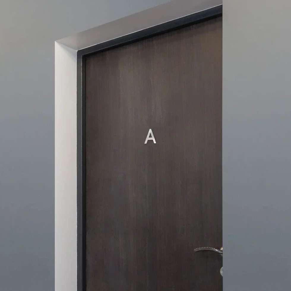 Número y letra de la calle, número de la puerta o número de la casa, de acero inoxidable Plata brillante, con soporte adhesivo, de 76 mm de altura (A)