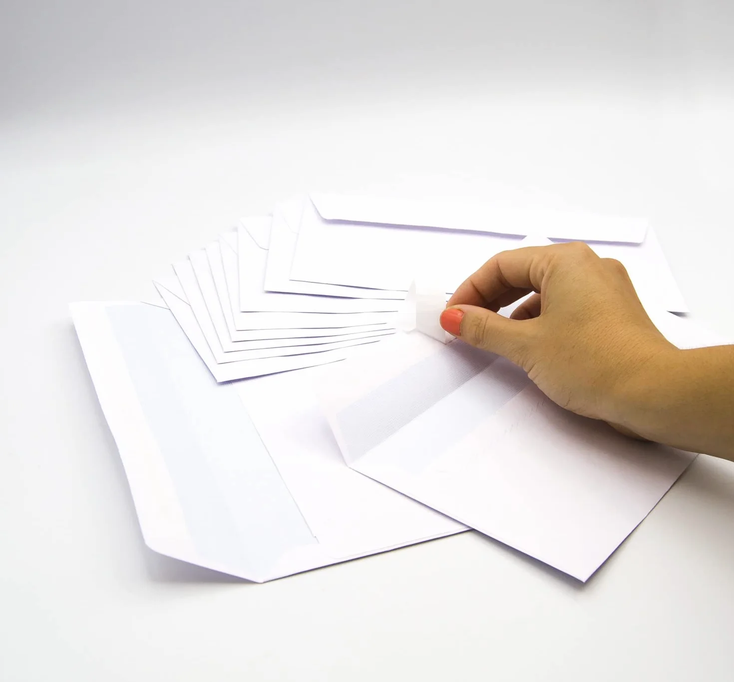 Sobres de Papel Blanco Americano Sin Ventana 225 x 115 mm 90 g/m² Cierre Autoadhesivo m-office 100 uds