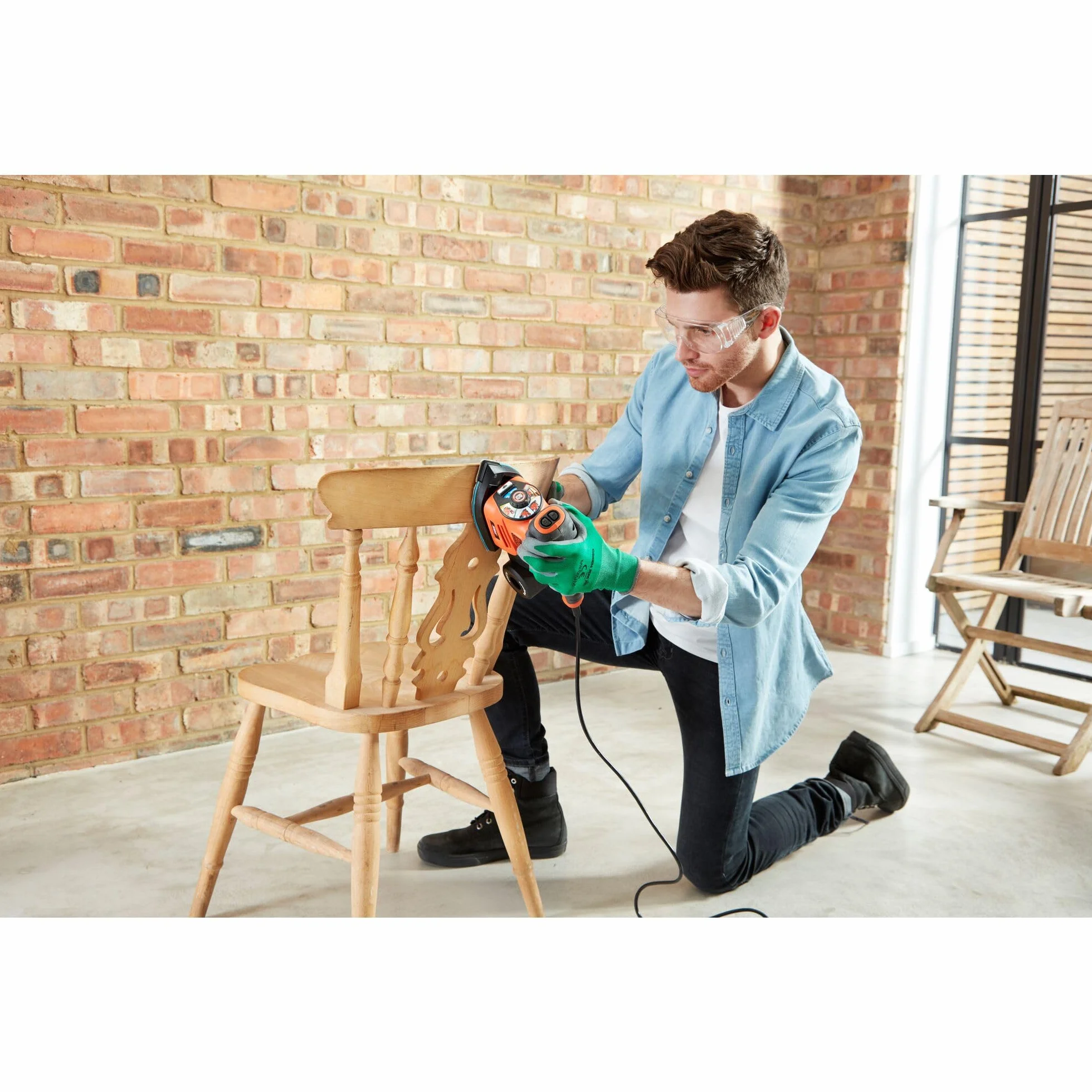 BLACK+DECKER Multilijadora 220W 4-en-1 Autoselect, velocidad 8500-13000 opm, incluye 22 accesorios y maletín, fijación de papel de lija tipo velcro, extracción de polvo ciclónica, KA280LK