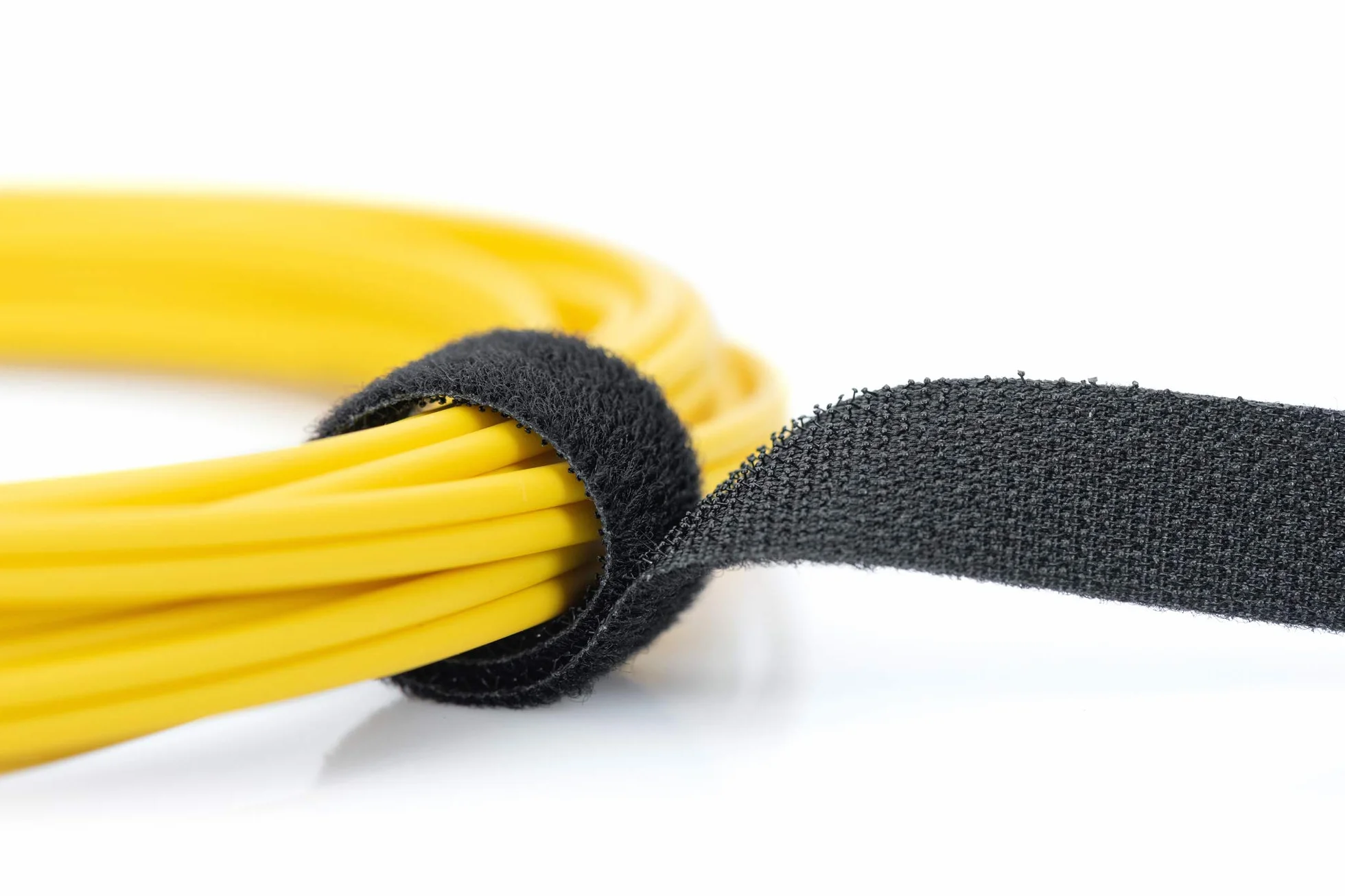 DIGITUS Cinta de gancho y bucle en rollo, organización de cables de cobre o fibra óptica, recortable, anchura 15 mm, longitud 10 m, negro