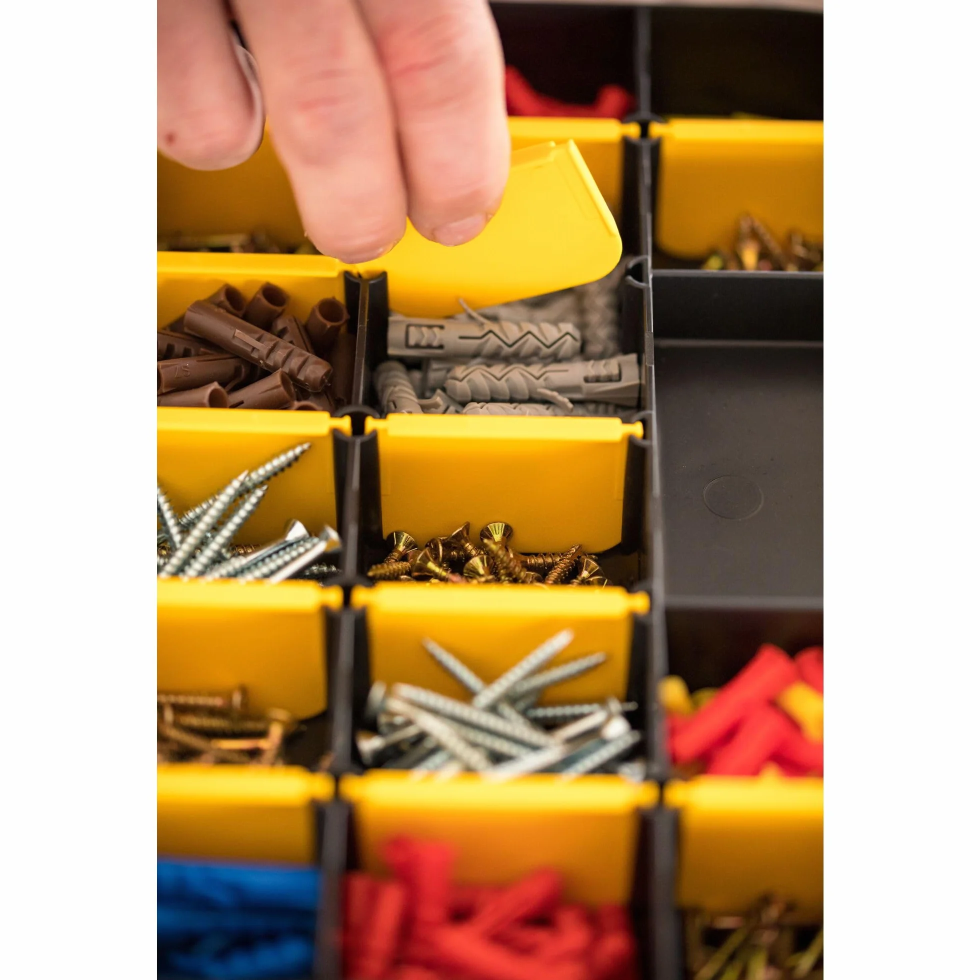 STANLEY Organizador básico con 17 compartimentos, divisores extraíbles, personalizable, regla marcada en la tapa, polipropileno de alto impacto, dimensiones 27,2x18,9x4,6 cm, STST81680-1