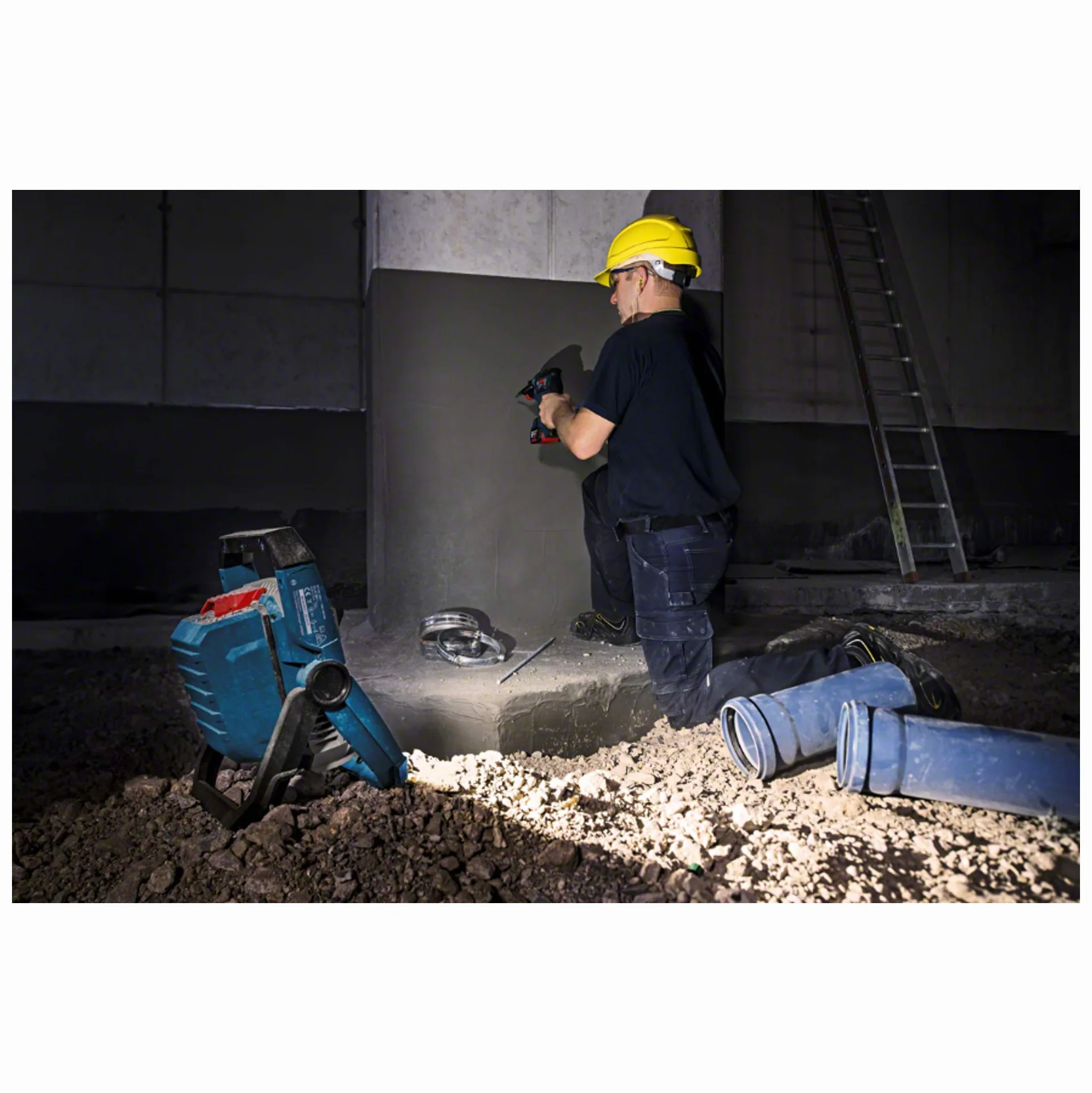 Bosch Professional 18V System linterna de obra LED a batería GLI 18V-1900 (brillo máx. 1900 lúmenes, sin batería/cargador)