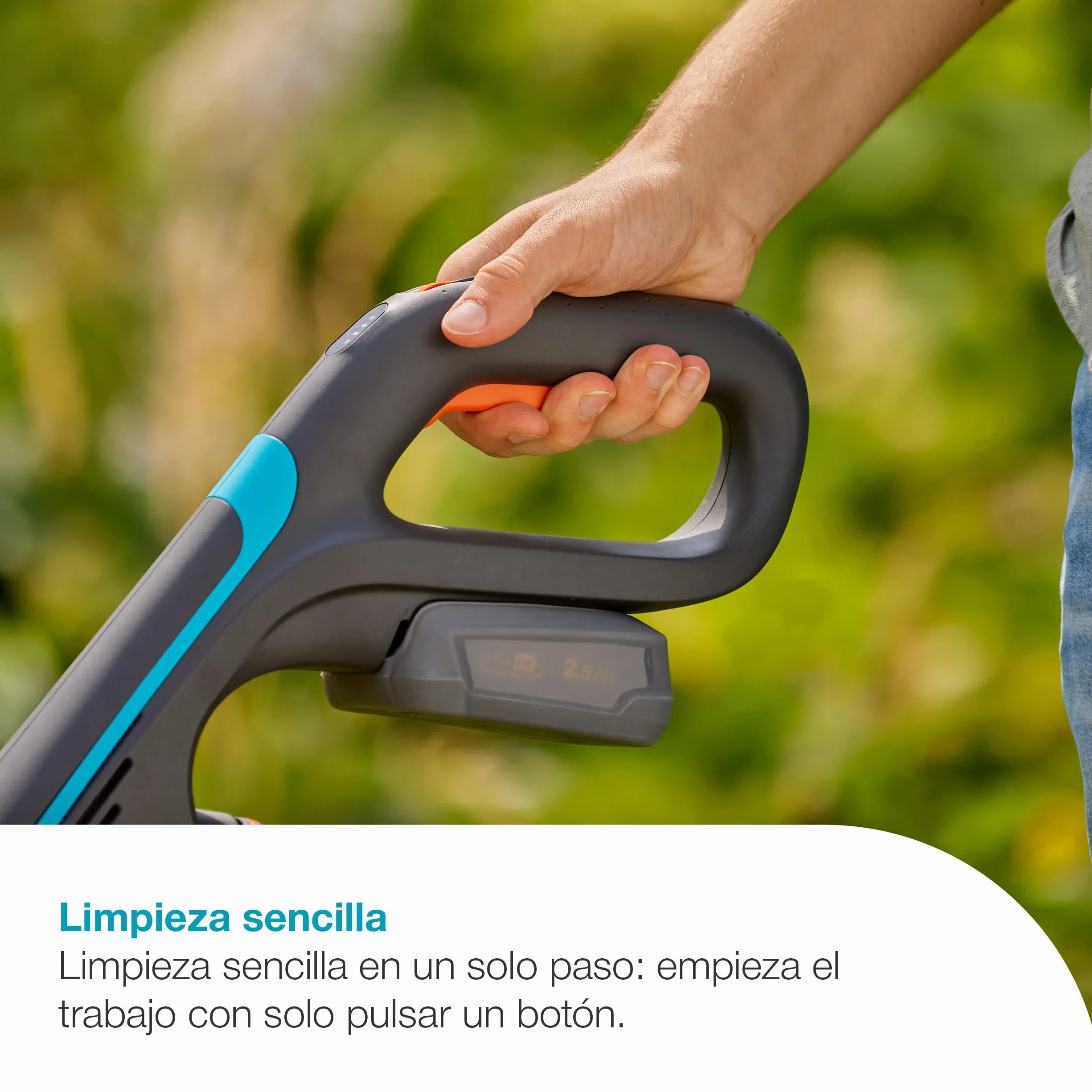Gardena Limpiador AquaBrush a batería Compact 02/18V P4A Solo: Exterior, Funcionamiento con un Solo Toque, Limpieza Vertical, Ergonómico y Ajustable, Sin Cable (14840-55)