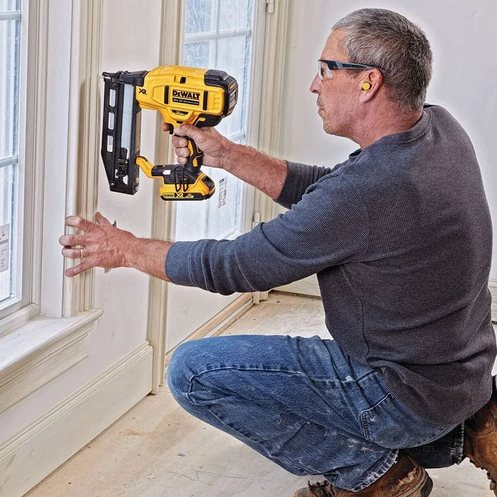 DeWalt - Clavadora de Acabado sin escobillas XR 18V sin cargador/batería con maletín TSTAK 16Ga para clavos de 1,6mm diámetro y 32-64mm largo