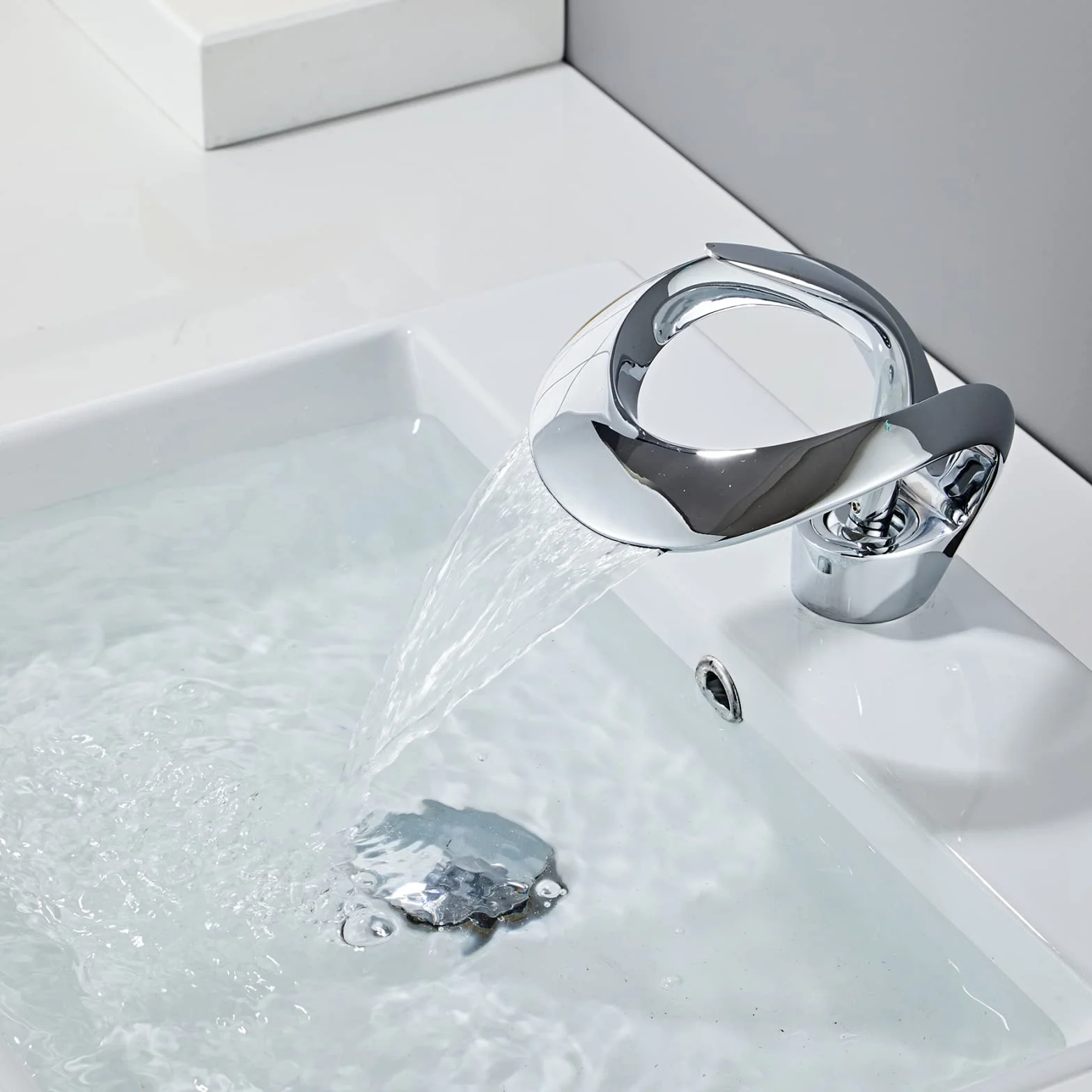 Grifo de lavabo,Grifo Lavabo Cascada Moderno,Grifo de lavabo con bonito diseño,Grifo de baño para agua fría y caliente, Válvula De Cerámica,Ajustable de Caliente y Frío,Cromado,Normal