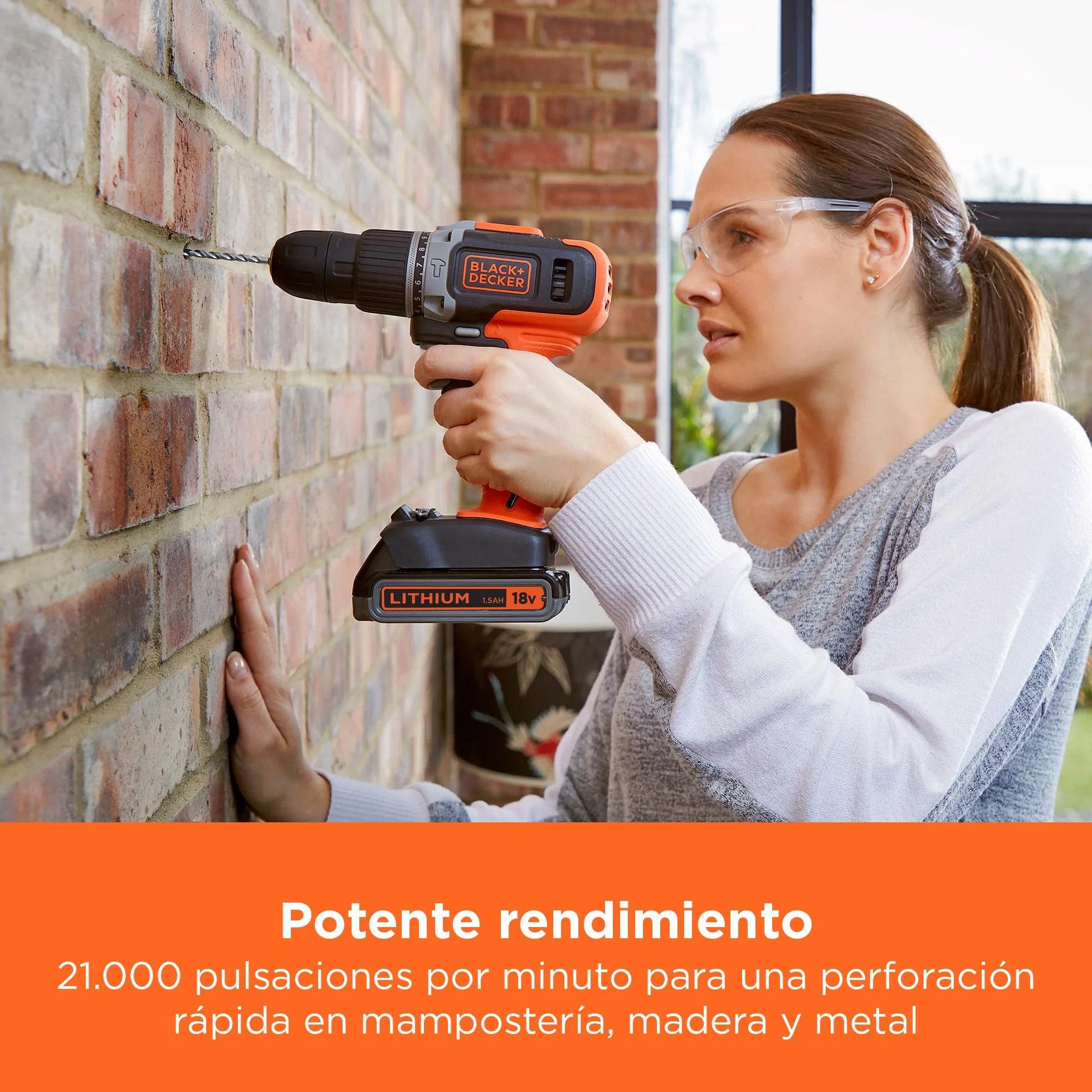 BLACK+DECKER Taladro percutor inalámbrico de 18V y 2 velocidades con dos baterías de 1,5Ah y cargador de 400mA, par de 45Nm, luz de trabajo LED y maletín, BCD003C2K-QW