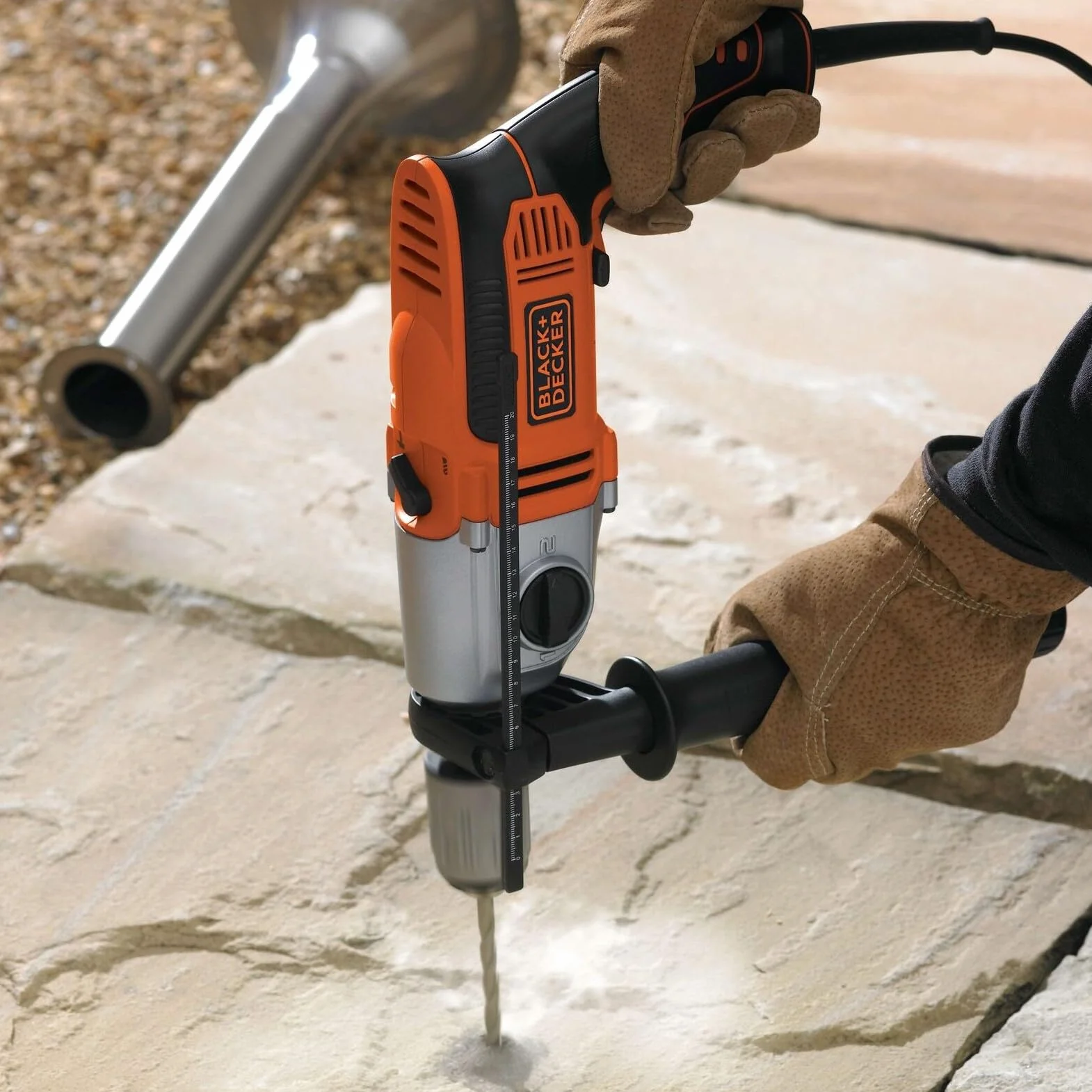 BLACK+DECKER Taladro percutor 1100W, 2 velocidades mecánicas, acción de percusión, sistema reversible, tope de profundidad, empuñadura antideslizante, incluye maletín y accesorios, KR1102K-QS
