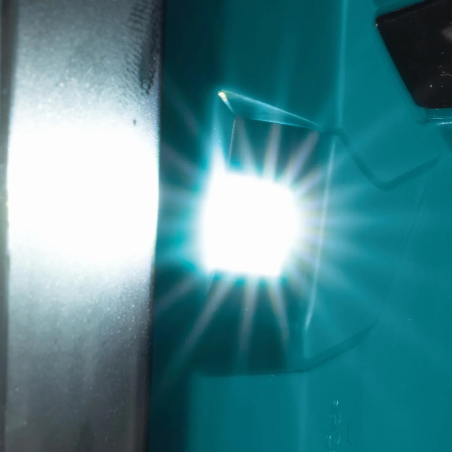 Makita PT001GZ Clavadora sin escobillas 40V Max Li-ion XGT Baterías y cargadores no incluidos