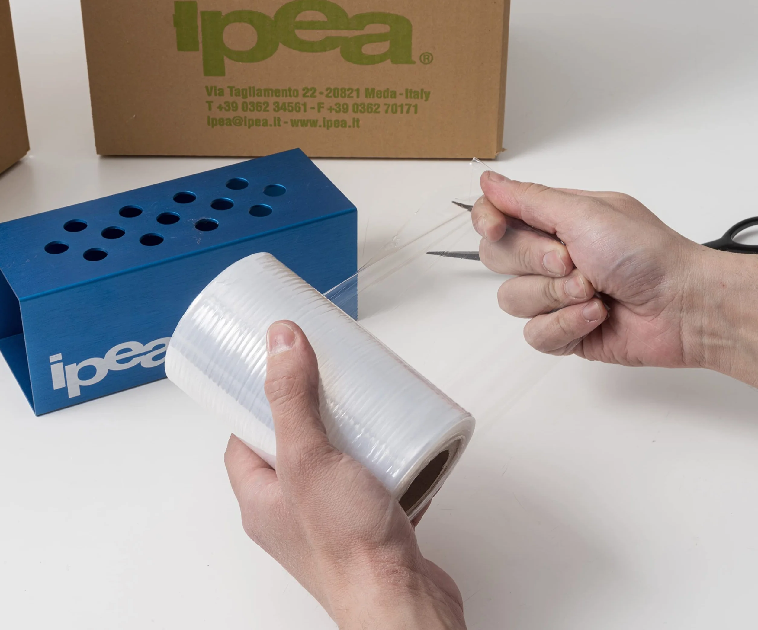 IPEA Película Estirable Transparente para Embalaje - 150 Metros x 12 cm - Made in Italy - Rollo película para Protección, Embalaje de Objetos en Transporte - Resistente al Desgarro