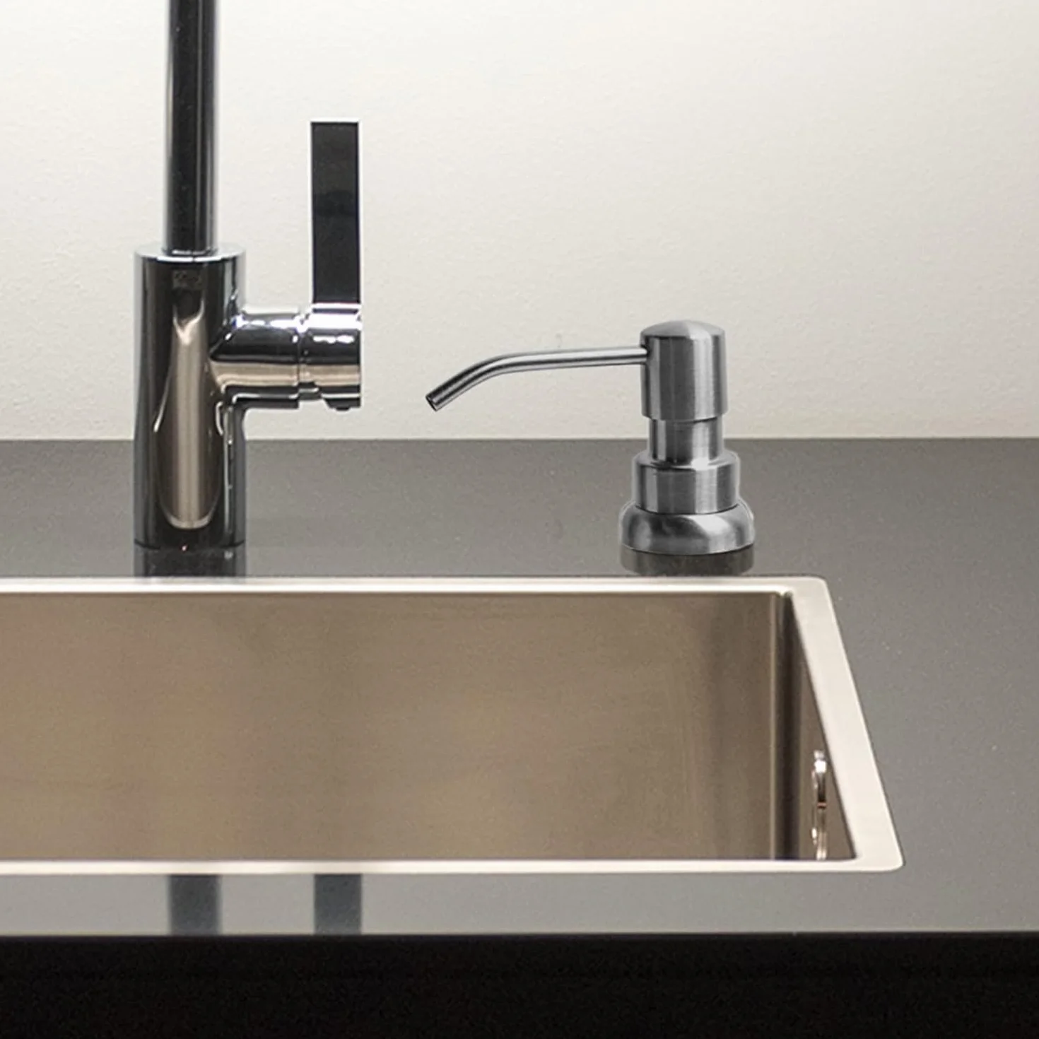 Dispensador de Jabón de Cocina de Acero Inoxidable, Empotrado bajo Encimera, con Tuerca, Plata