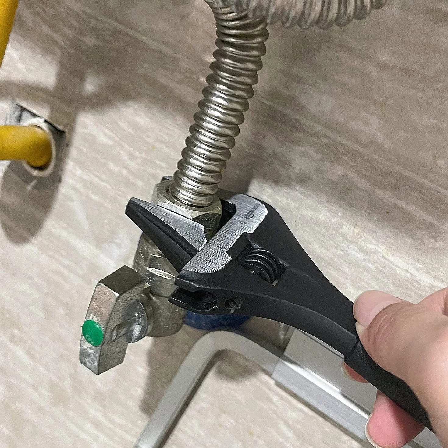 Amazon Basics Llave ajustable fontanería agarre suave 16.1 x 7.2 x 1.5 cm