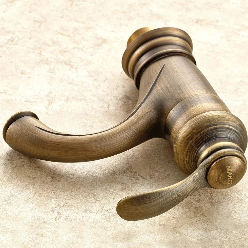 Antiguo Retro Baño Grifo Europeo Lavabo Caliente y frío Lavabo del baño Grifo mezclador Acabado de bronce Vintage Ollas Spray Dibujo Balcón Bar Aseo Manos de lavado Grifos de agua