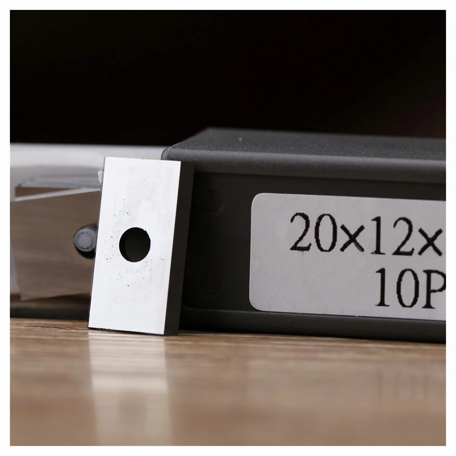 Tipo de swing tipo multifunción 10 Herramientas de cuchilla de carburo sólido rectangulares de 20 mm (20 mmx12mmx1.5mm) con 2 orificios y 4 cuchillas para herramientas de torneado en madera áspera