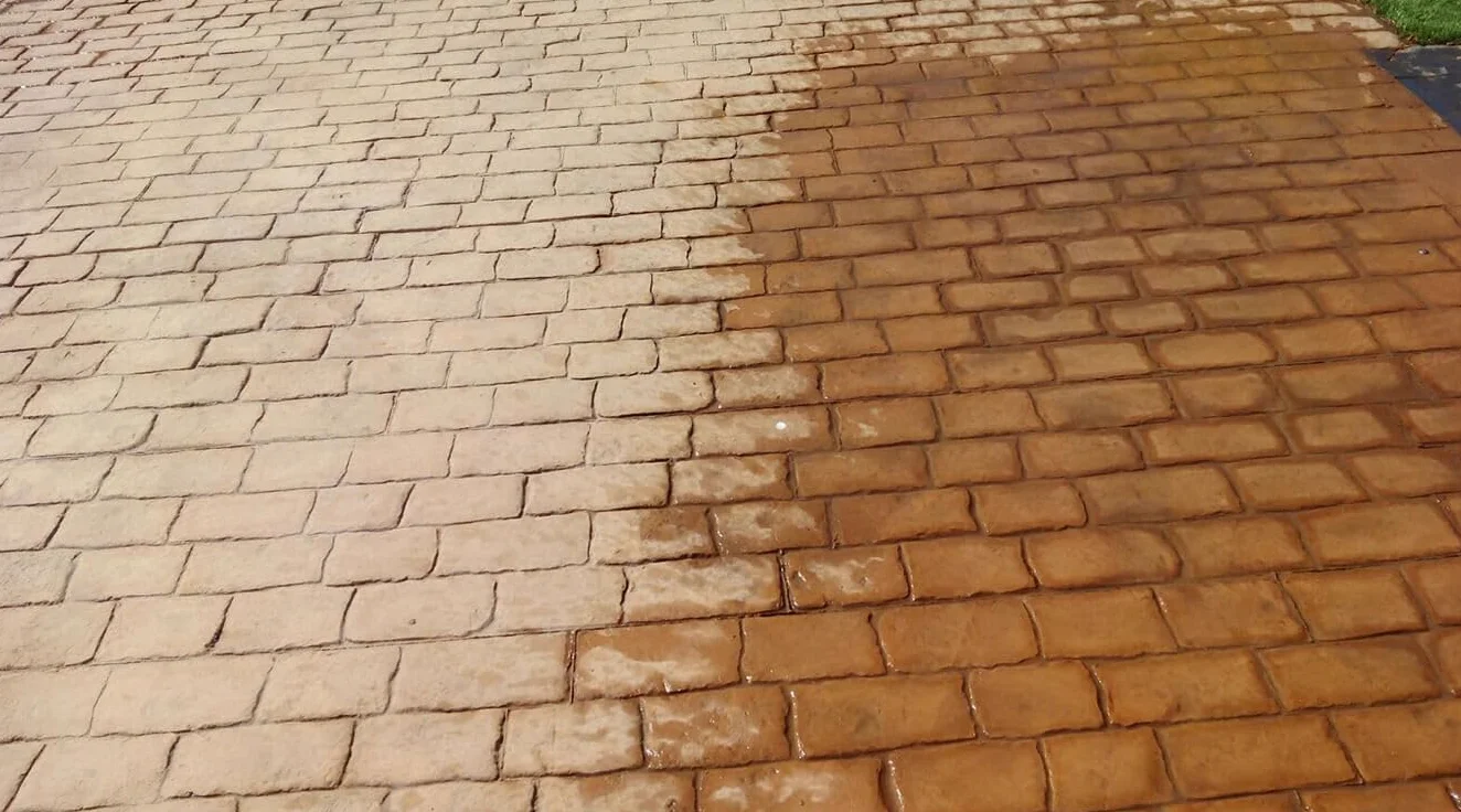 Resina - Barniz para Hormigón Impreso al agua - Protege el Suelo penetrando en el poro, Revive el color del Pavimento de Hormigón (5 litros)