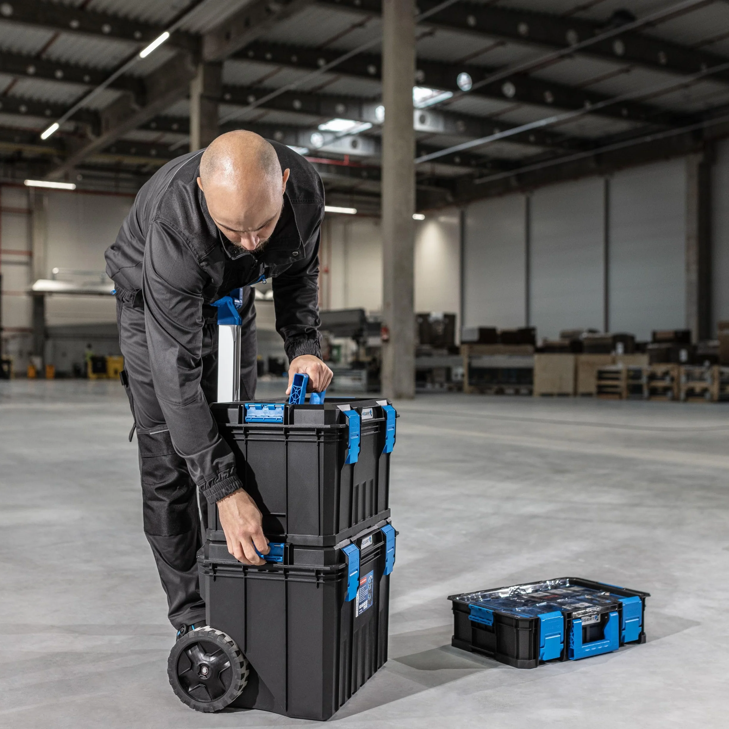 Högert Technik - Set de Cajas 4 en 1 HT7G500, Caja Herramientas con Ruedas, Resistente a Daños, Maletin Herramientas a Prueba de Polvo, Cierres Robustos de ABS, Estructura Modular