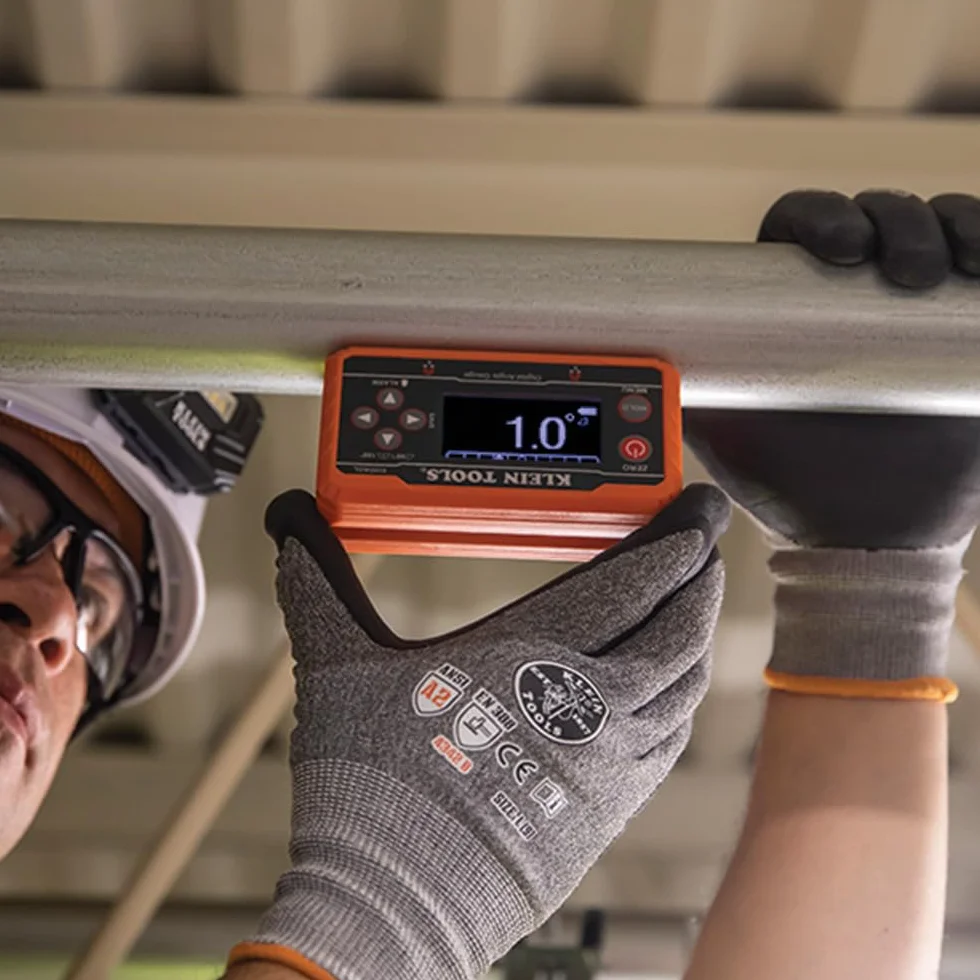 Klein Tools 80036 Kit de herramientas de nivel electrónico digital y medidor de ángulo con correas de fontanero, ángulos programables, base magnética, 2 piezas