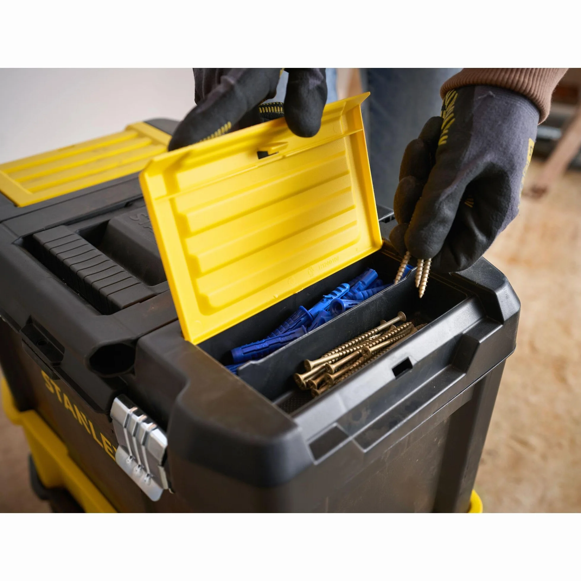 STANLEY Caja de Herramientas Rodante Esencial, Taller Móvil 3 en 1 con Unidades Apilables, Solución Portátil para Herramientas, STST1-80151.