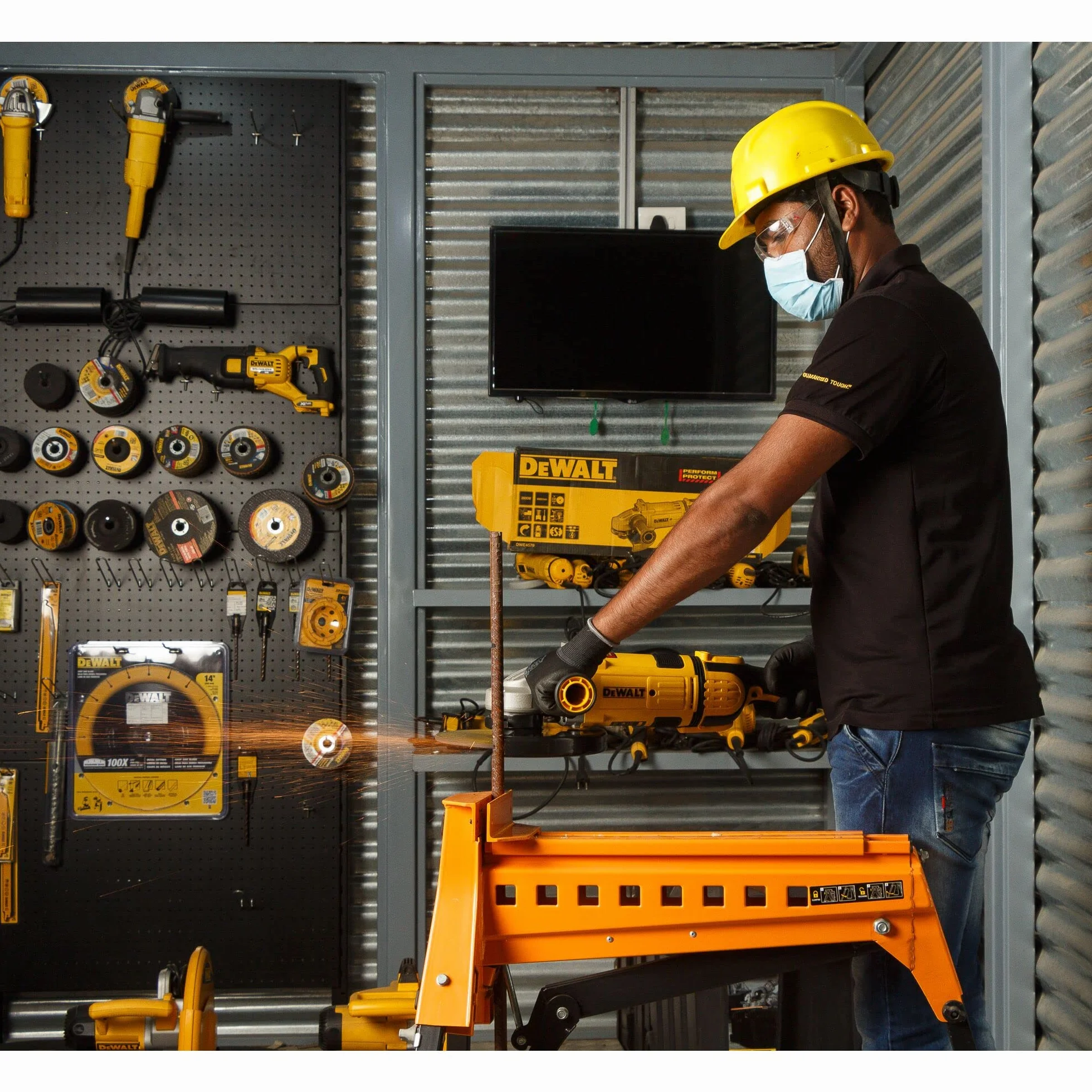 DeWalt DWE4579-QS Amoladora, 2600 W, 230 V, Negro y Amarillo