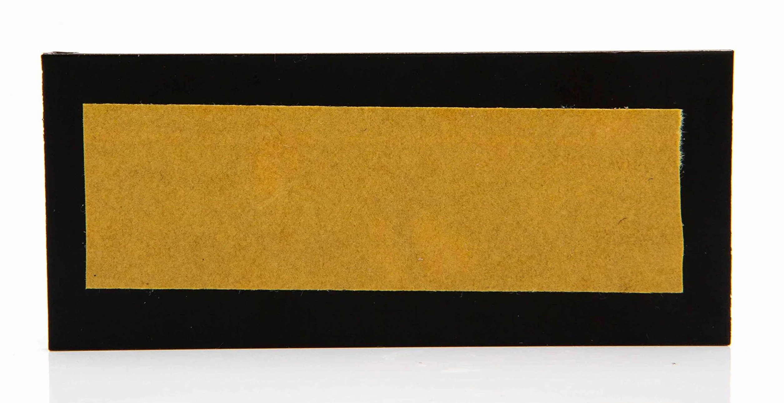 Placa para Buzón de plástico dorado mate y grabado negro. Cinta autoadhesiva. Grosor 1,5mm y tamaño máximo 100x40mm