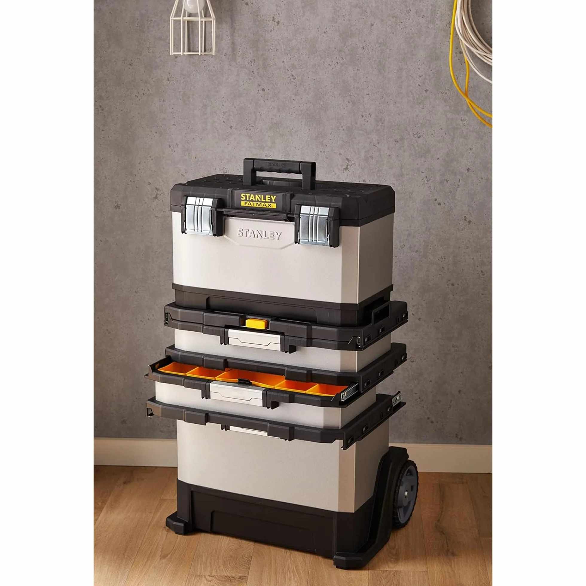 STANLEY FATMAX Taller Móvil Metálico, Carro de Herramientas, Caja Versátil para Piezas Pequeñas y Grandes, Ruedas 17cm, Cierres Metálicos Antioxidantes, 1-95-622