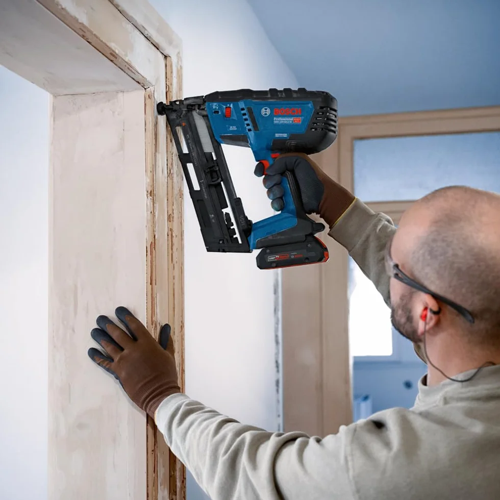 Bosch Professional 18V System clavadora madera batería GNH 18V-64-2 M (modo disparo impacto simple, apto para clavos: 32-64 mm, 1,8 mm y ángulo clavado de 20°, sin baterías ni cargador)