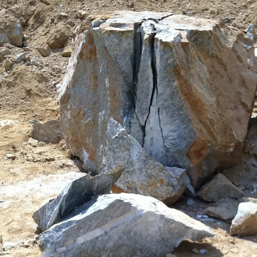 Cemento Demoledor Expansivo (20 kgs) - Demoliciones seguras y silenciosas, sin explosivos, de construcciones de piedra, muros, hormigón... - Sopgal