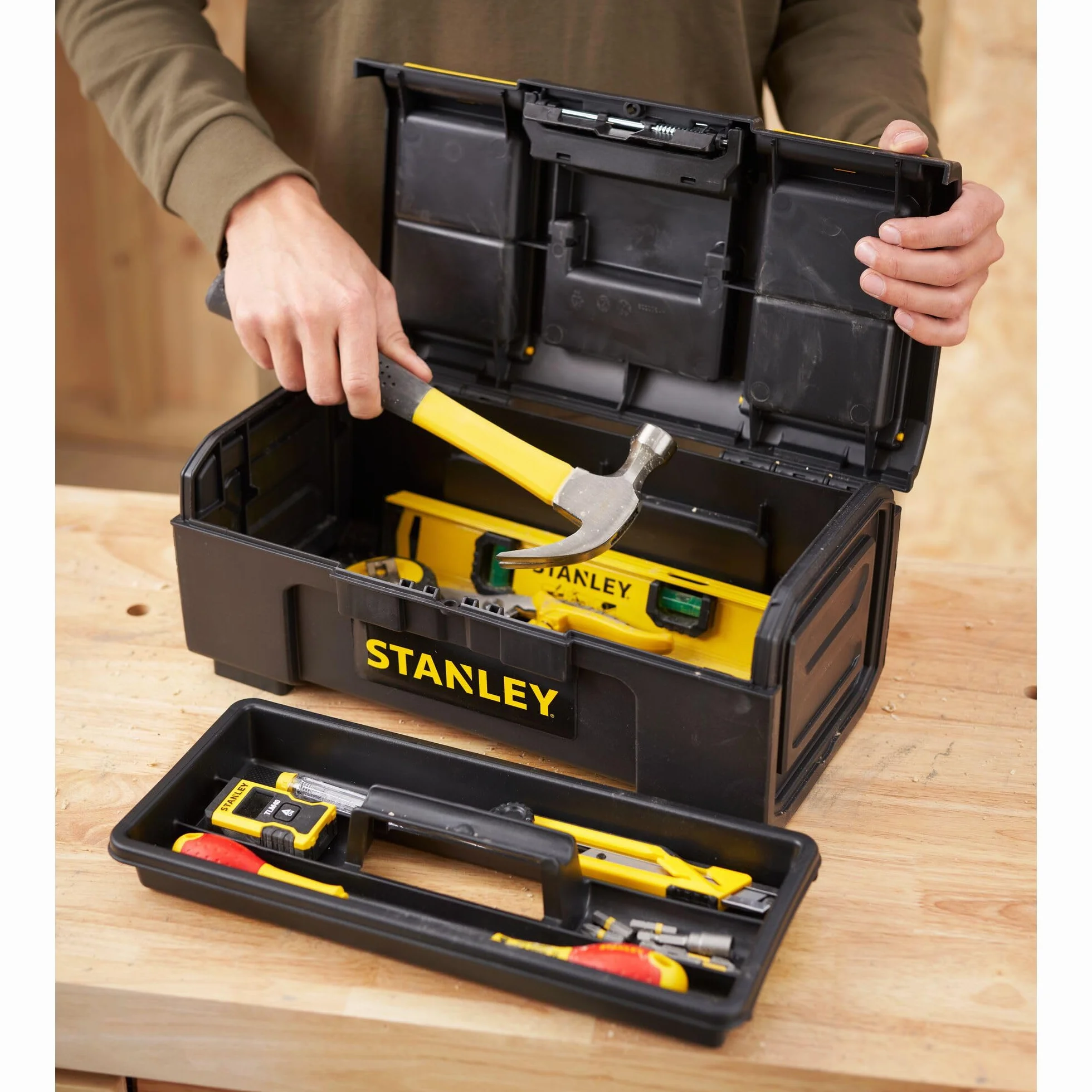STANLEY Caja de Herramientas 16 Pulgadas One-Touch, Almacenamiento Resistente con Bandeja Extraíble, Orificio para Candado, Compartimentos Organizadores, Compacta y Duradera – 1-79-216