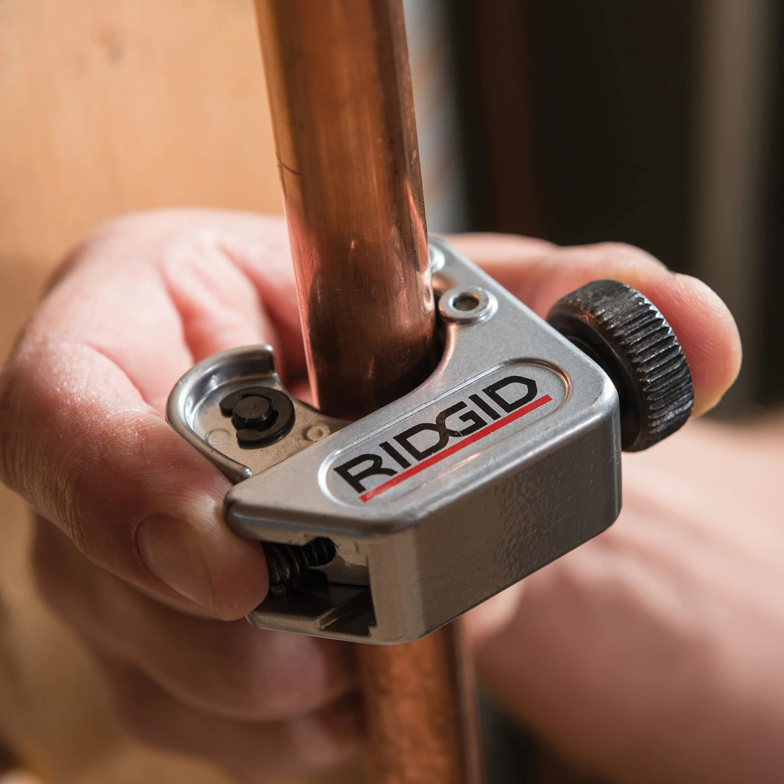 RIDGID 32985 Modelo 104 Cortador de tuberías para espacios estrechos, cortador de tubos de 4,8 mm a 23,8 mm