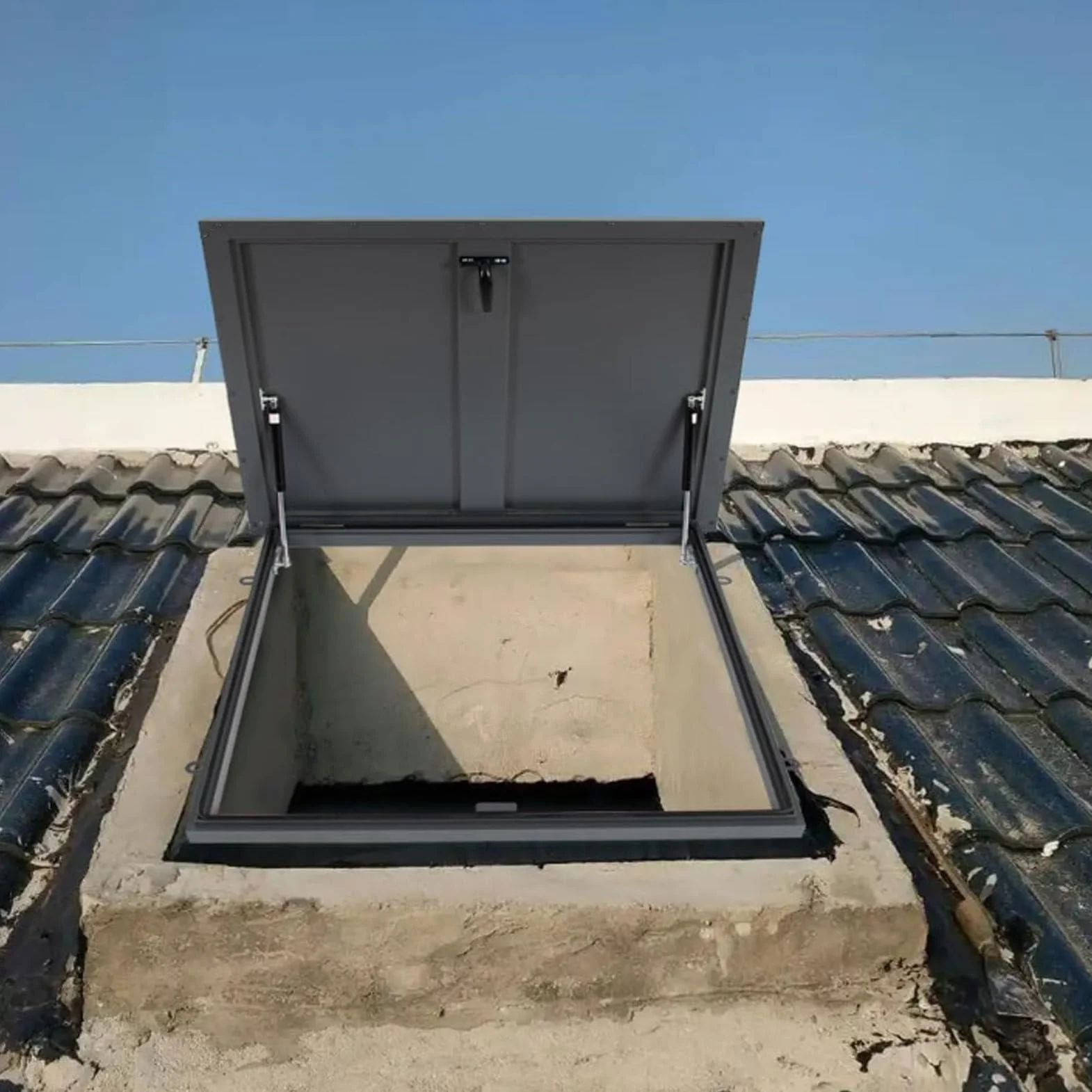 Trampilla de acceso a techo, galvanizada, impermeable, antirrobo, tragaluz, trampilla de techo, tragaluz, cubierta de trampilla de mantenimiento de techo, trampilla de seguridad de techo,95x95cm