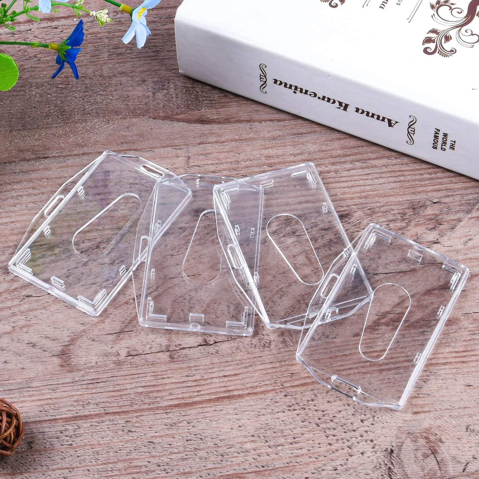 Vicloon Badge Holder, 2 Plástico Duro Transparente, Tarjetas de Identificación Vertical y Horizontal, Protector con Ranura para el Pulgar