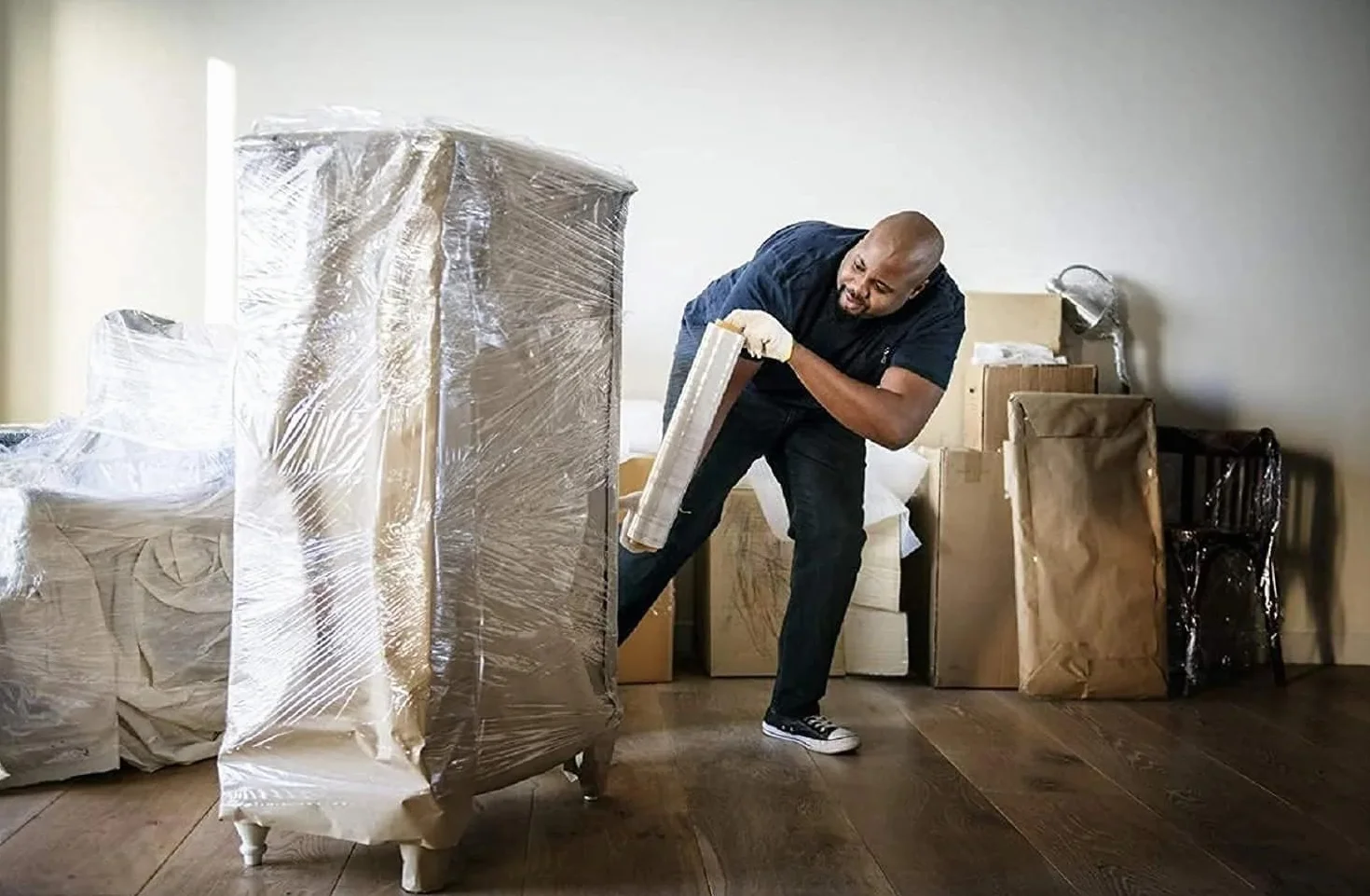 Rollos Film Estirable Transparente - 2Kg por Rollo, 23 Micras, 60 cm de Ancho, 240m Lineales - Envoltura para Embalaje Industrial, Mudanzas y Paletizados (6, 300 Metros)