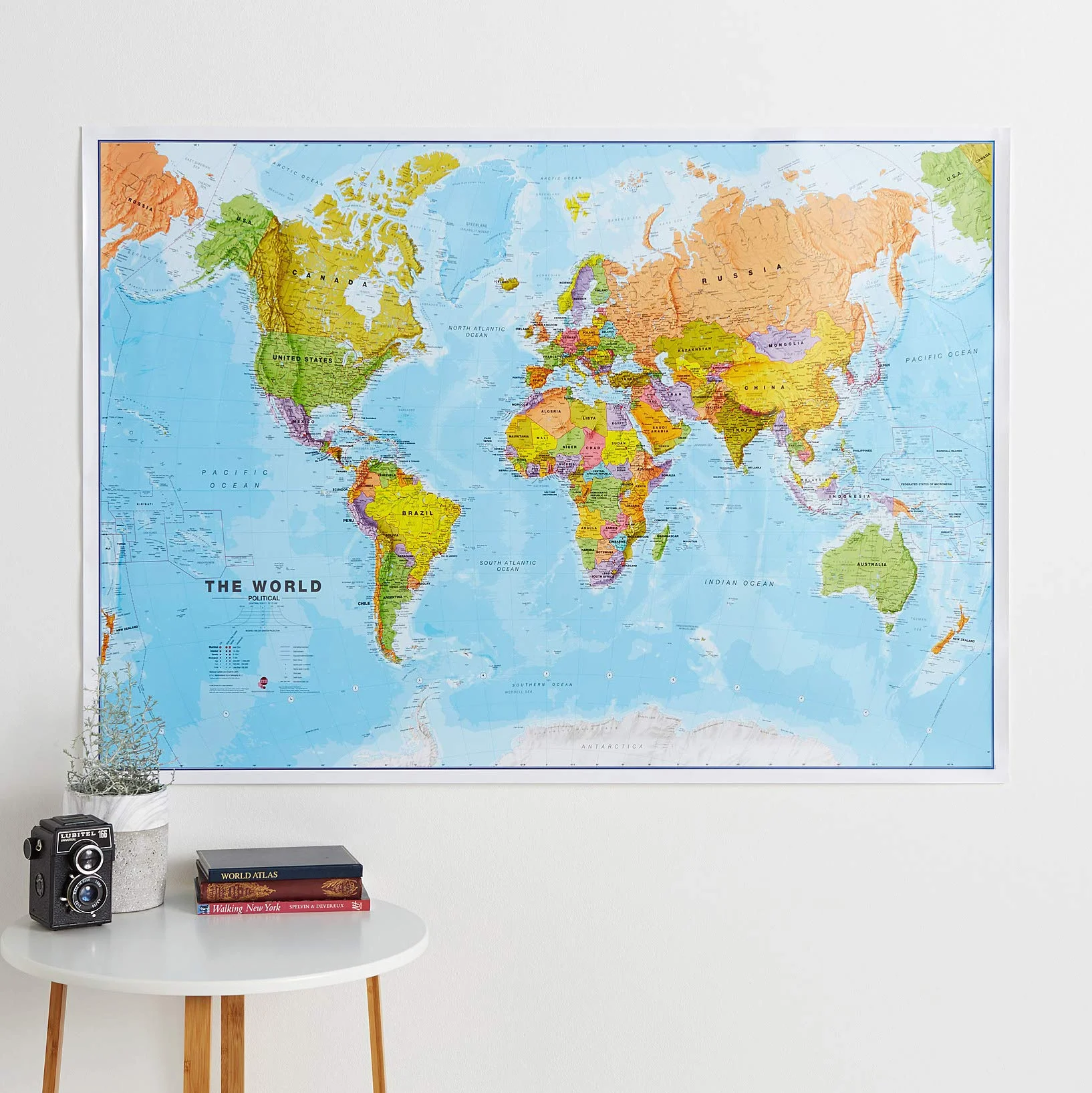 Maps International Mapa del mundo gigante póster político plastificado 118,9 x 84,1 cm 2025