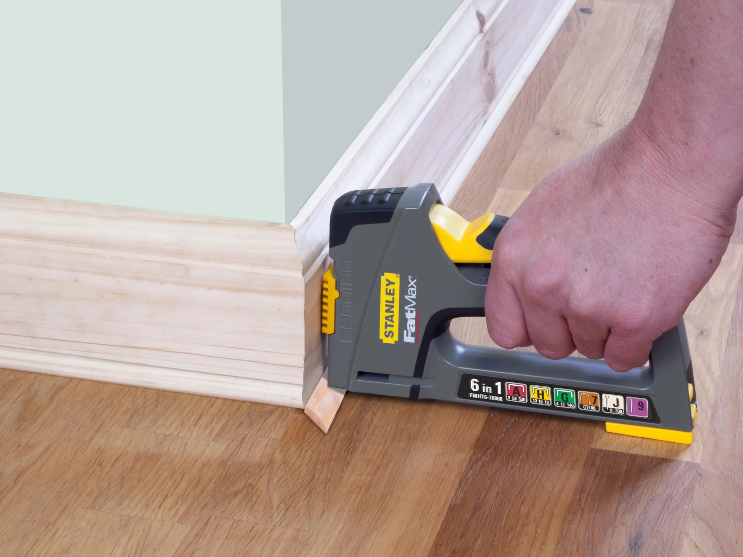 STANLEY FATMAX Grapadora 6 en 1, Compacta, Fácil Carga de Grapas, Cuerpo de Abs Reforzado, Intensidad Variable, Mango de Agarre Suave, Acepta 6 Tamaños de Grapa -FMHT6-70868