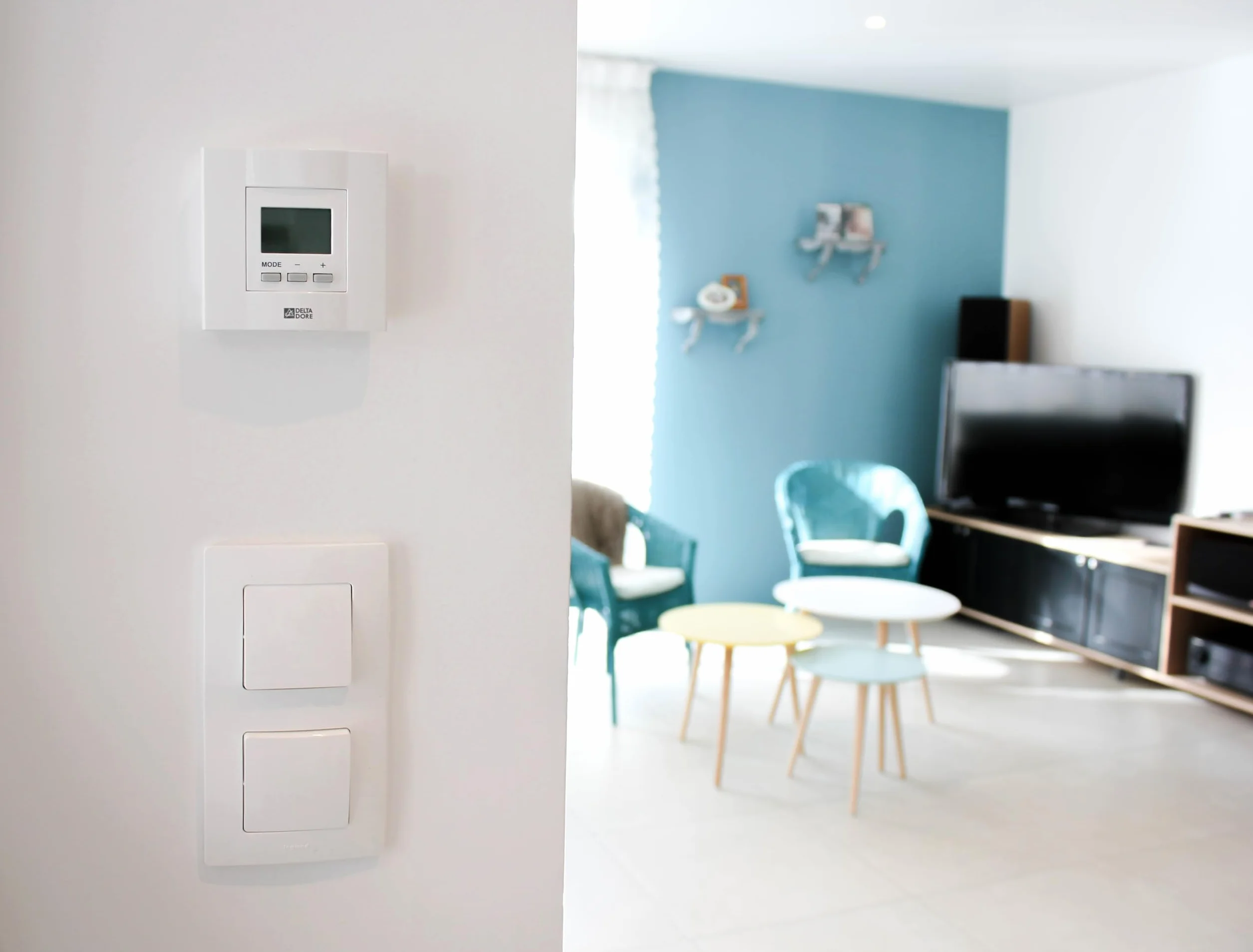 Termostato de ambiente con teclasDelta Dore TYBOX 216053034
