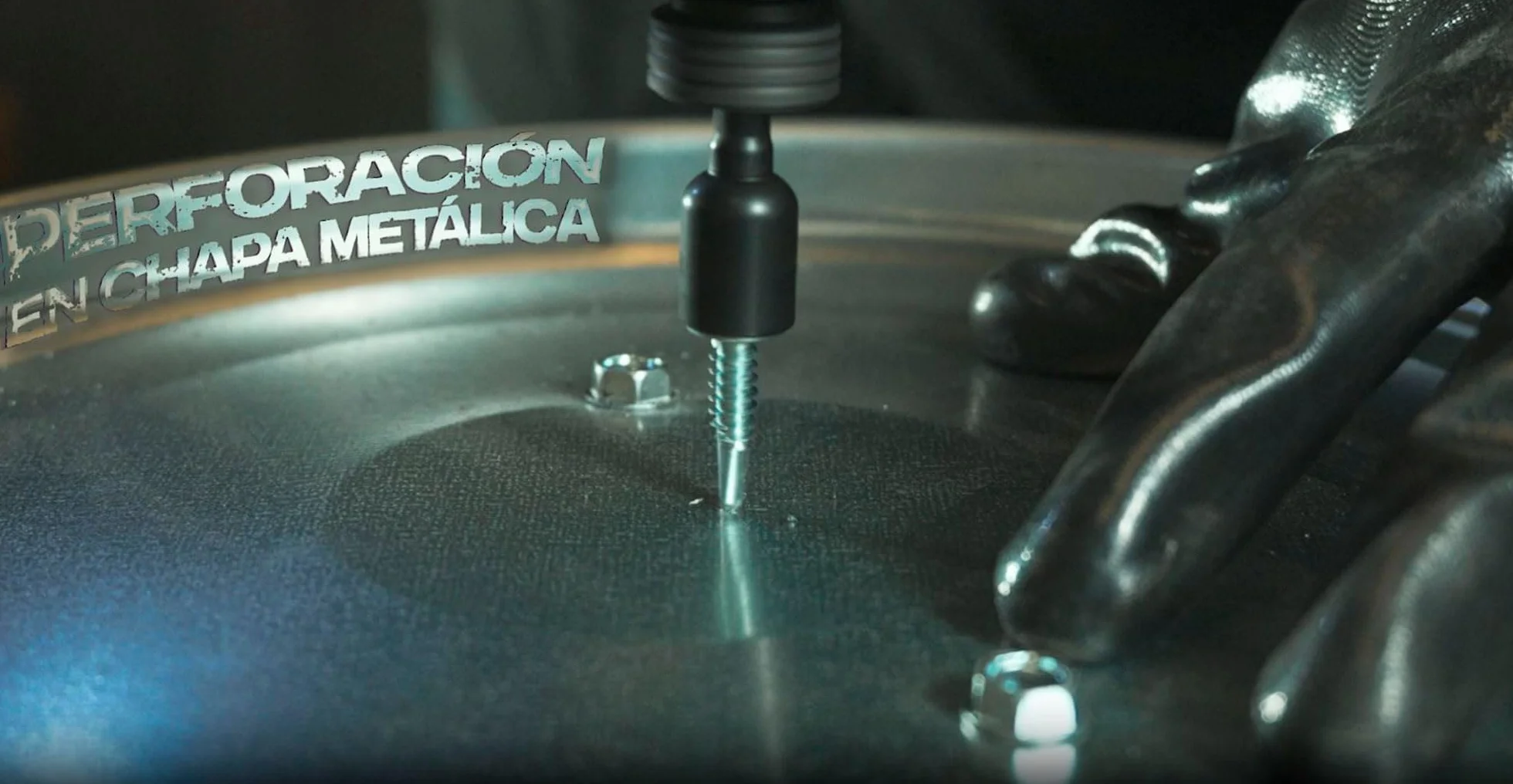 Atornillador de Impacto a batería de 18 V, IS 230 L2014, motor BRUSHLESS, 230 Nm de par de apriete, 9 Modos de trabajo, compatible con la GAMA L20. (Incluye 1 baterías de 4Ah.+ Cargador + Maletín)