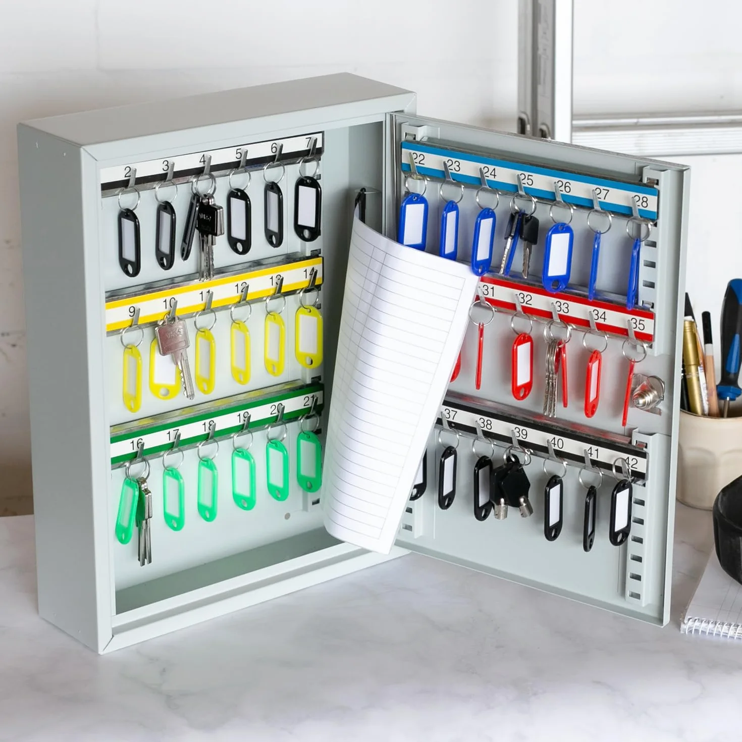 HMF Armario para Llaves de Acero, Caja de Llaves con Cerradura para Oficina, administración o Flota de vehículos | 42 Ganchos para Llaves | 35 x 27 x 8 cm | Gris Claro
