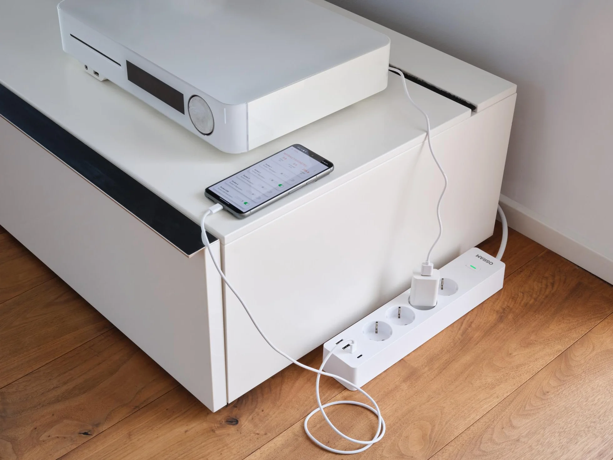 OSRAM SMART+Wifi Regleta de enchufes inteligente WiFi de 4 vías UE-UE con puertos USB inteligentes, protección IP20, para integrar dispositivos en el hogar inteligente