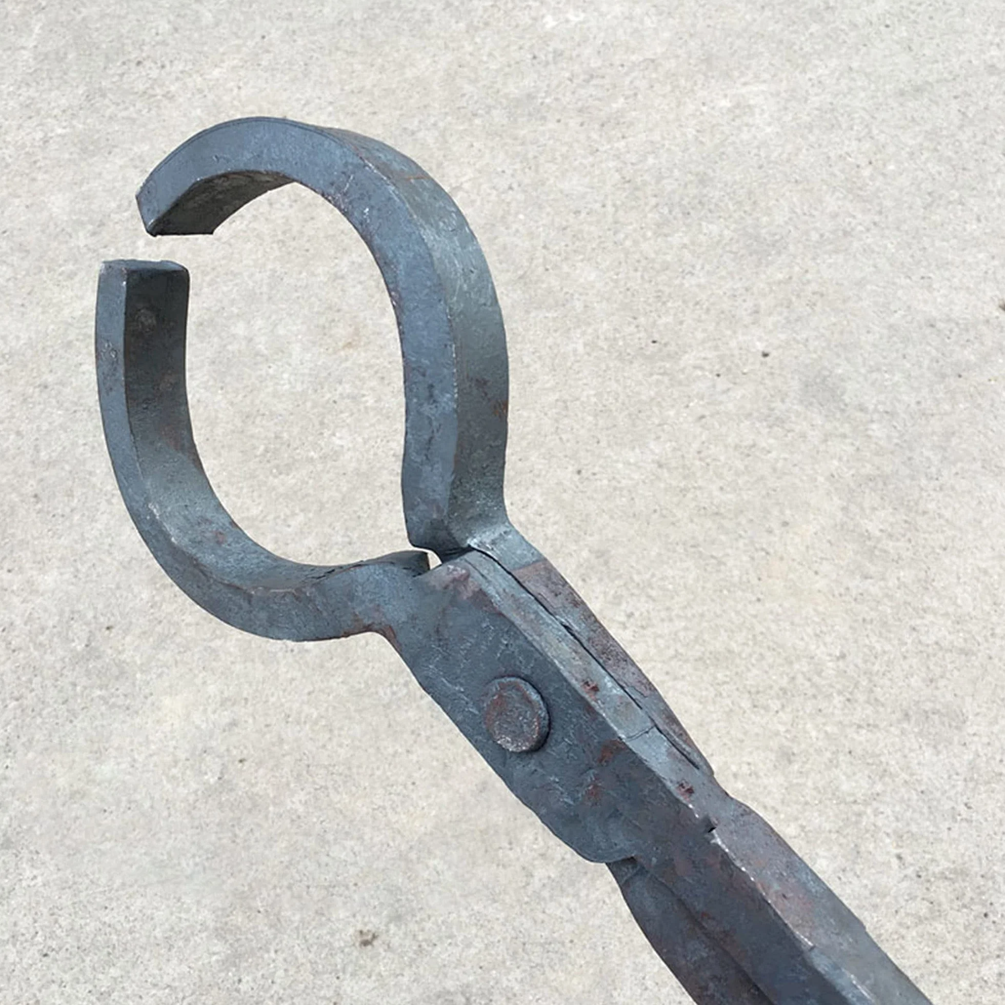 Tenaza de forja Pinzas de herrero de 440 mm Tenaza de forja de punta redonda para el yunque Fragua Tenaza de forja para Engineer Blacksmith Forge