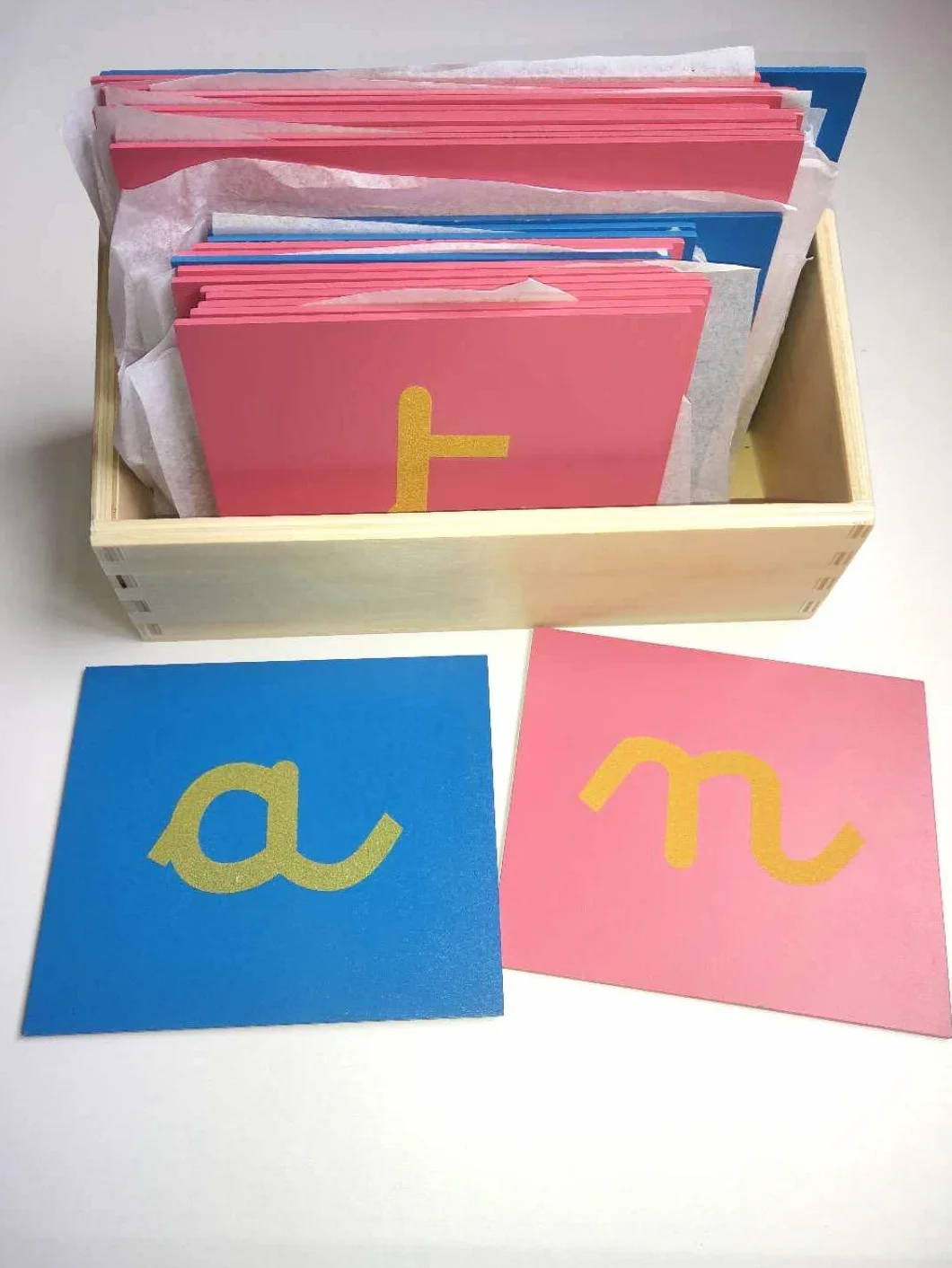 Montessori-Store Letras Ásperas Cursivas con Caja